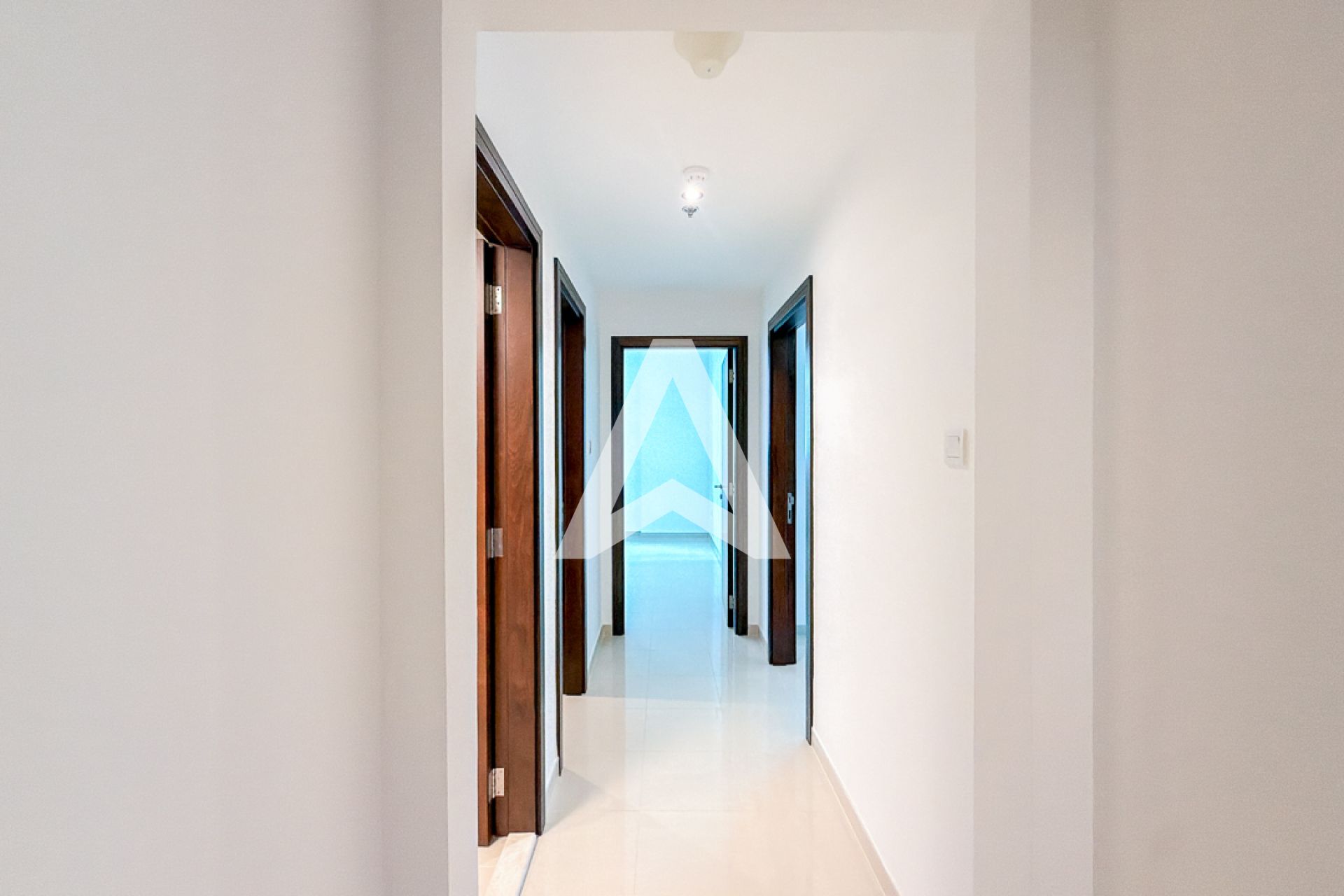 Displayed image from the thumbnail slider