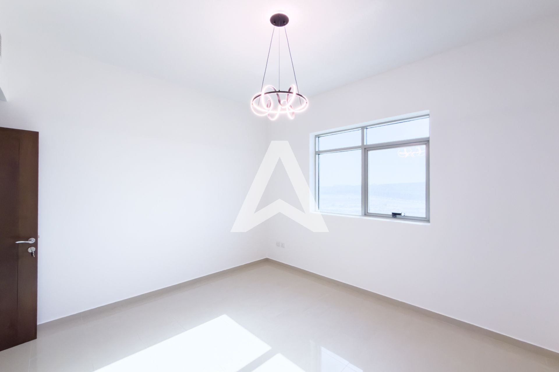 Displayed image from the thumbnail slider