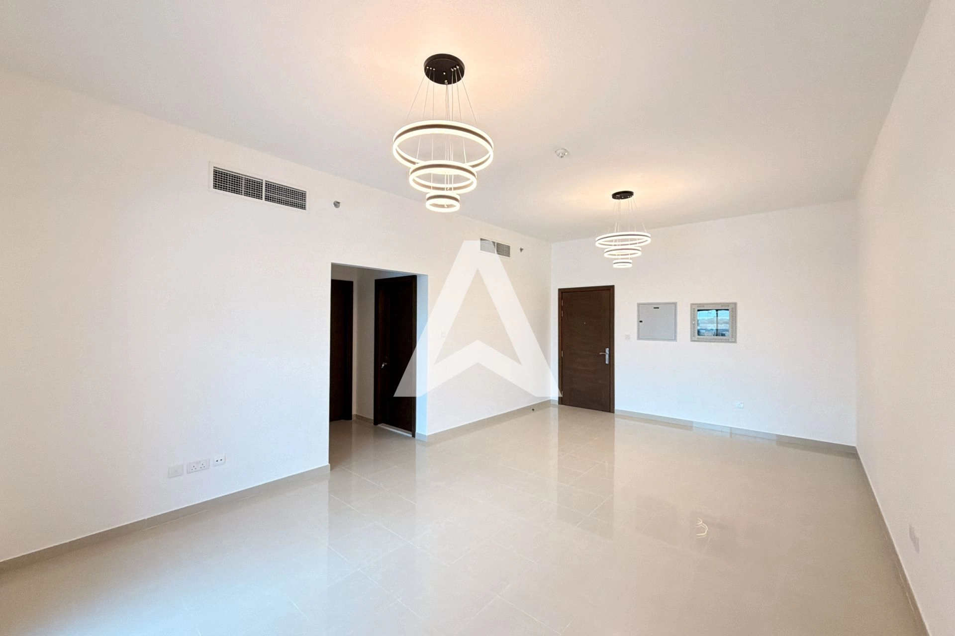Displayed image from the thumbnail slider
