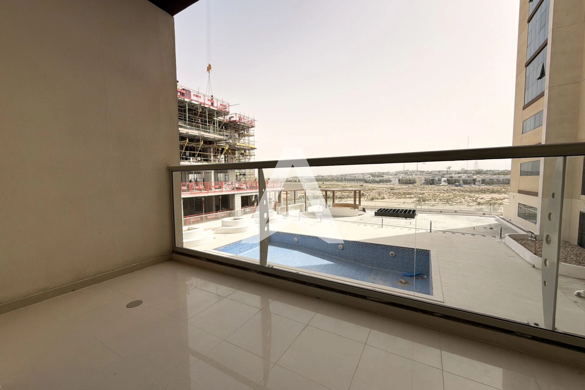 Displayed image from the thumbnail slider