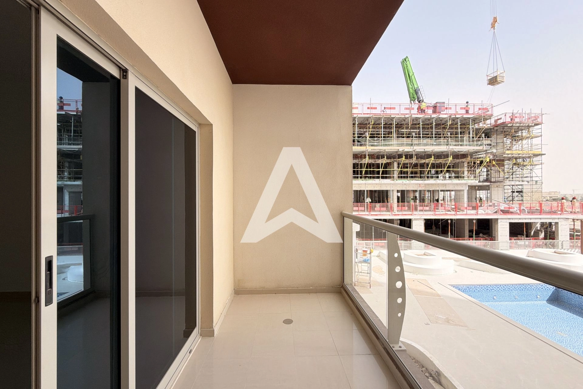 Displayed image from the thumbnail slider