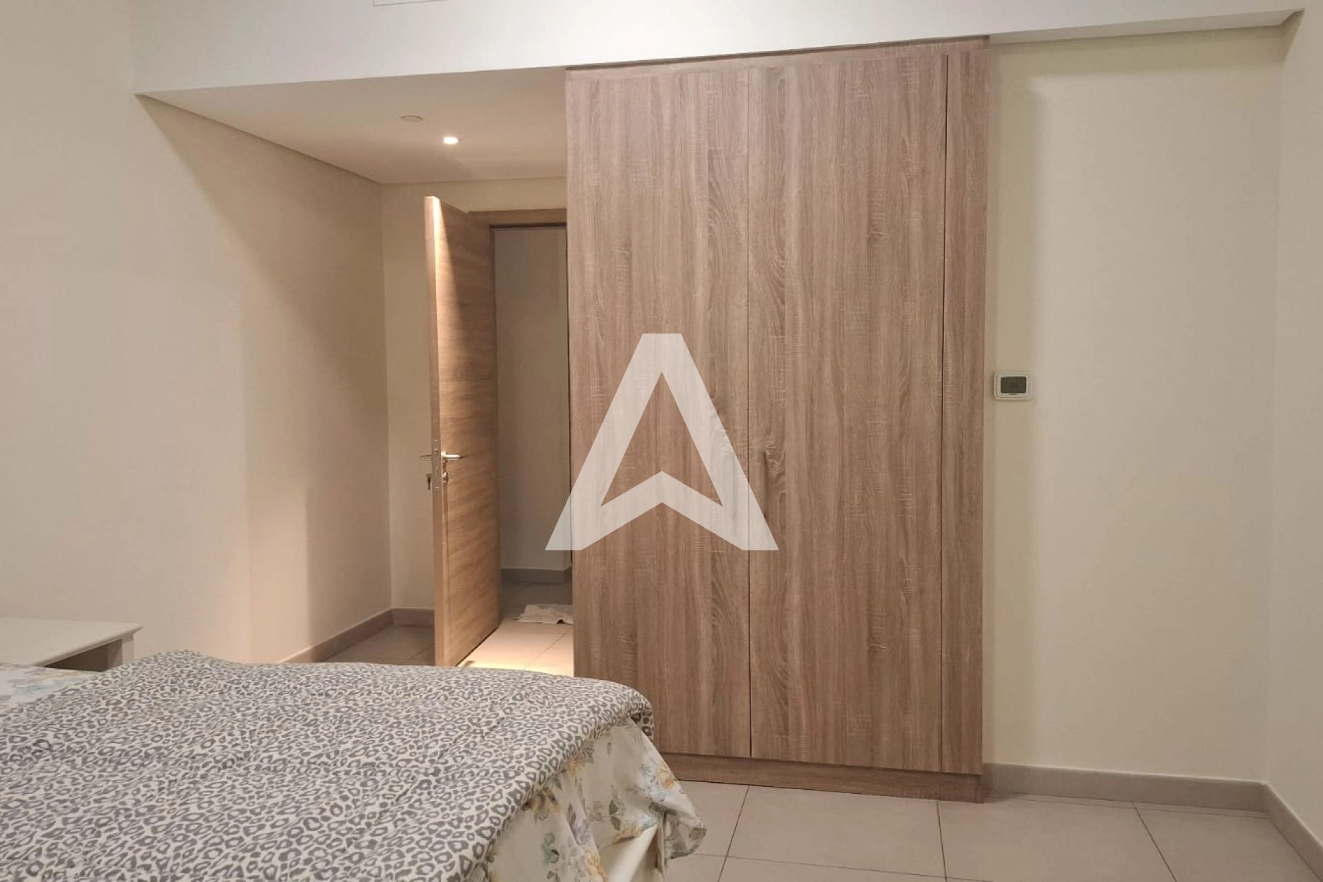 Displayed image from the thumbnail slider