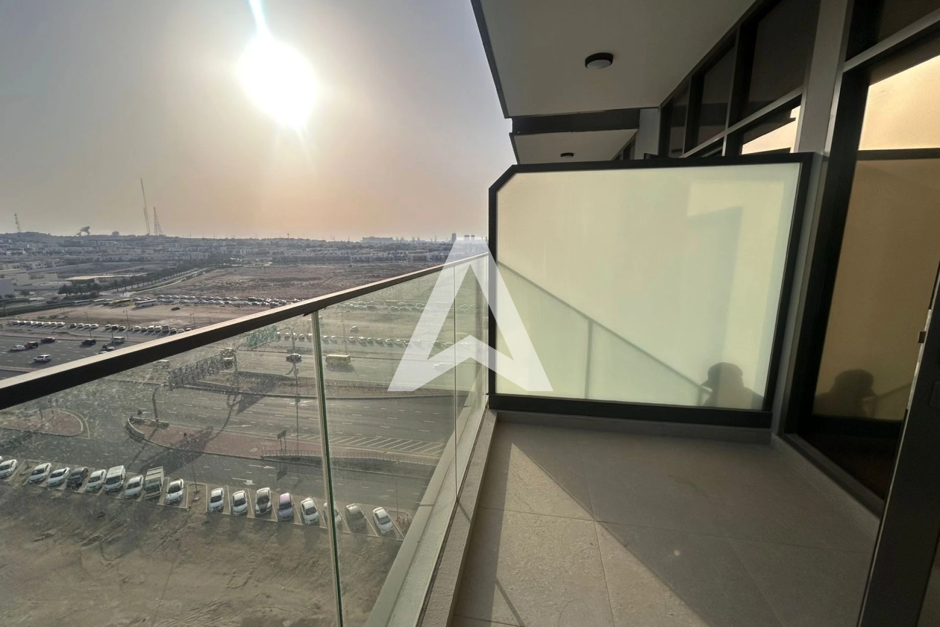 Displayed image from the thumbnail slider