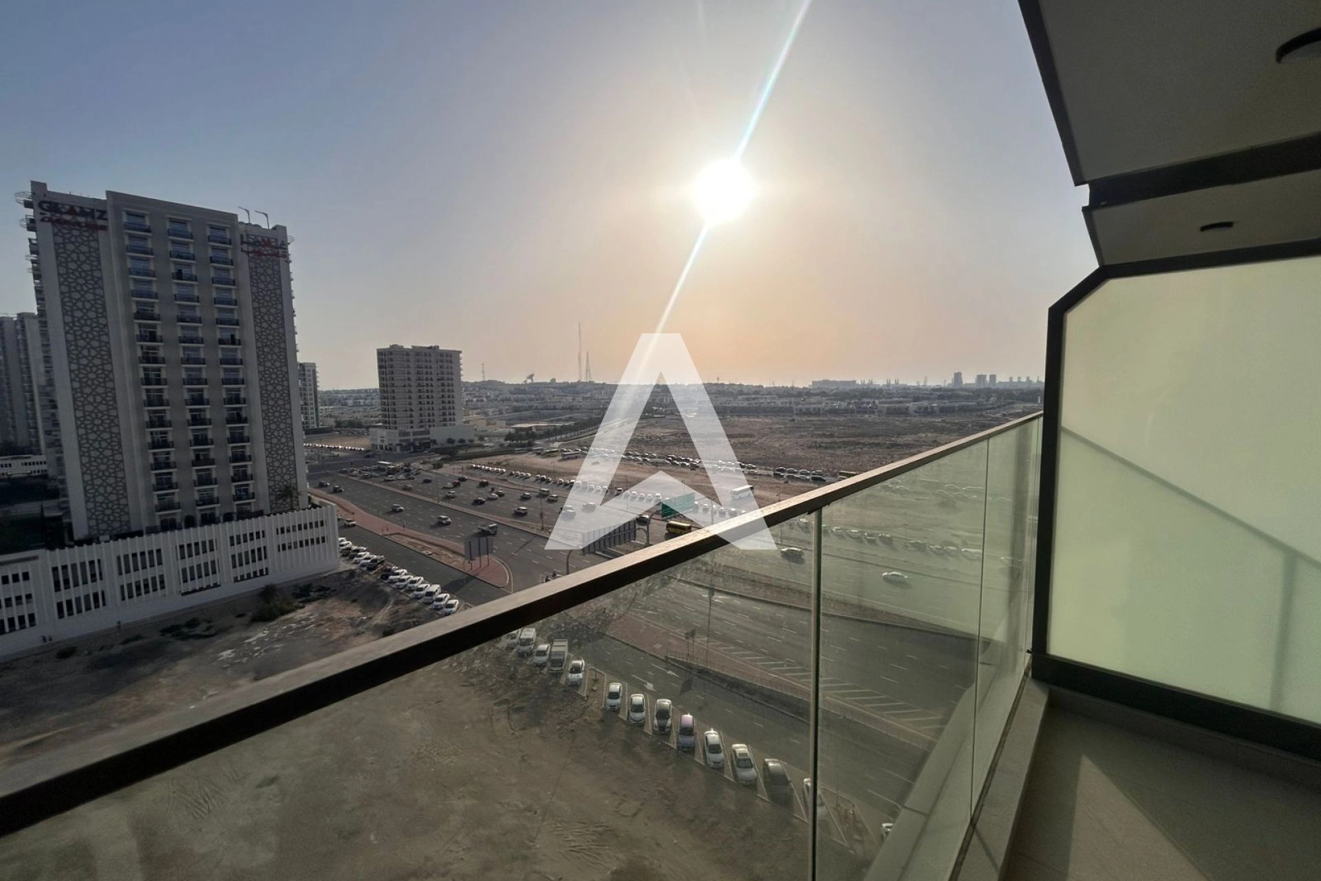 Displayed image from the thumbnail slider