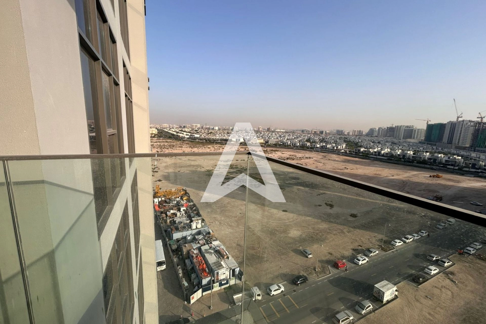 Displayed image from the thumbnail slider