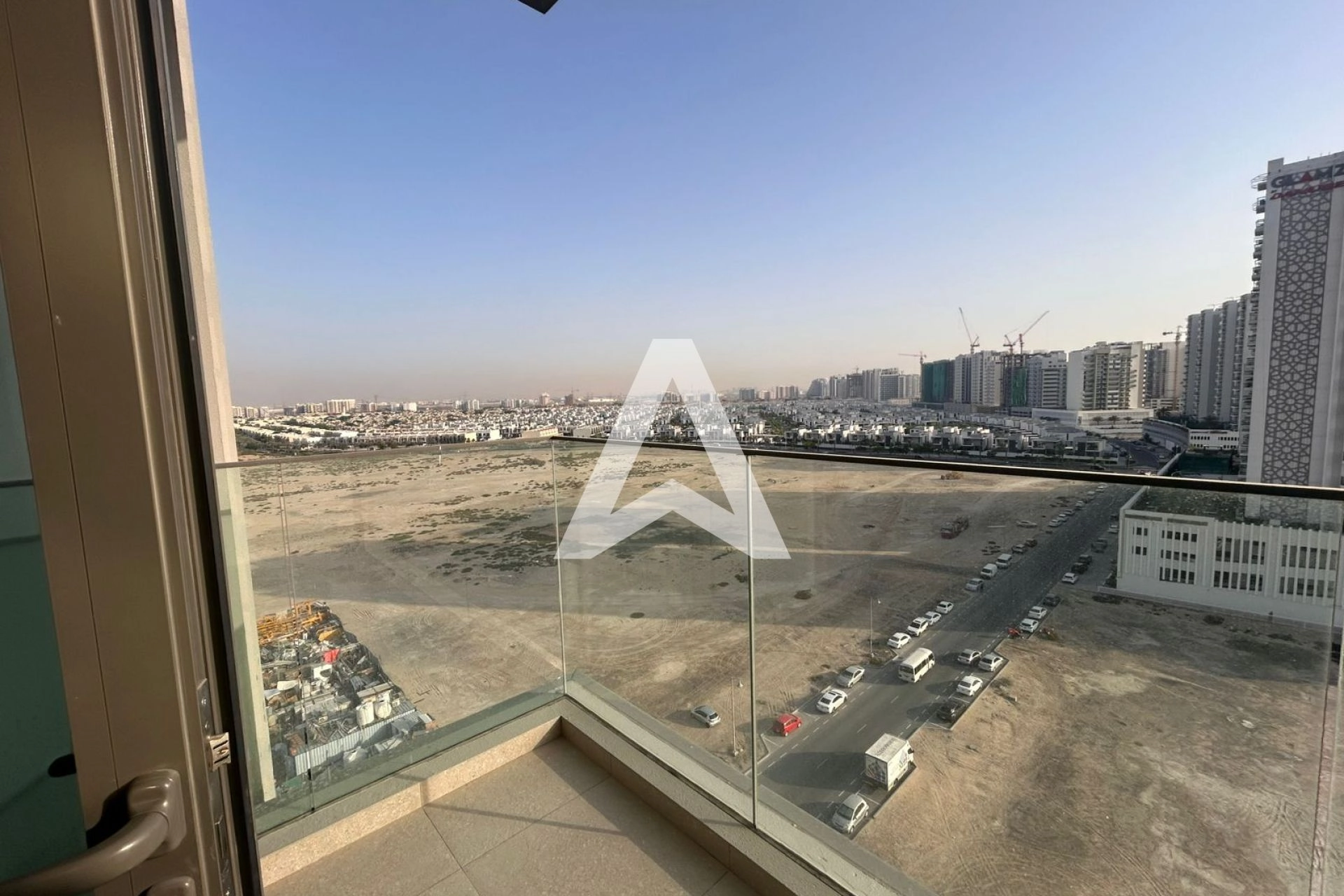 Displayed image from the thumbnail slider