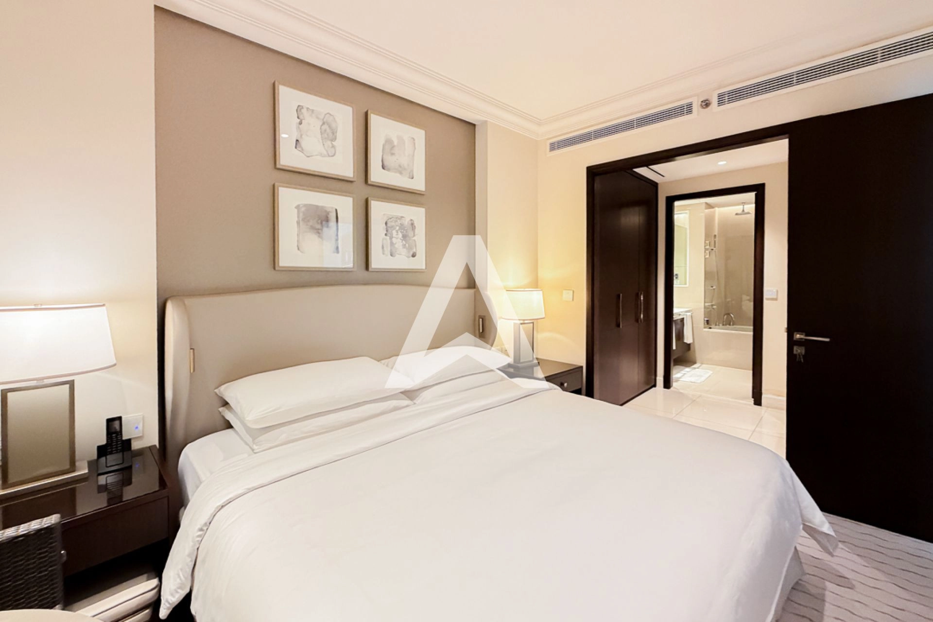 Displayed image from the thumbnail slider