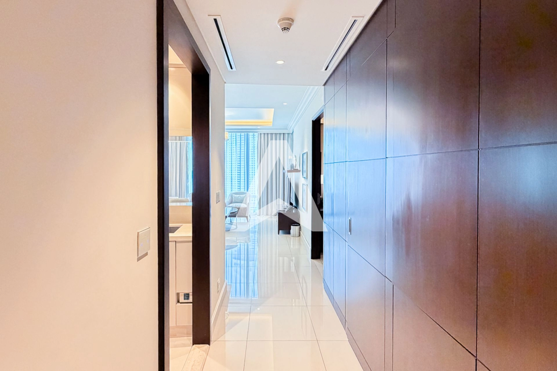 Displayed image from the thumbnail slider