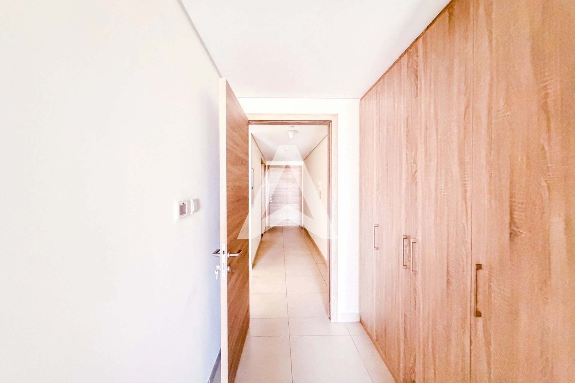 Displayed image from the thumbnail slider