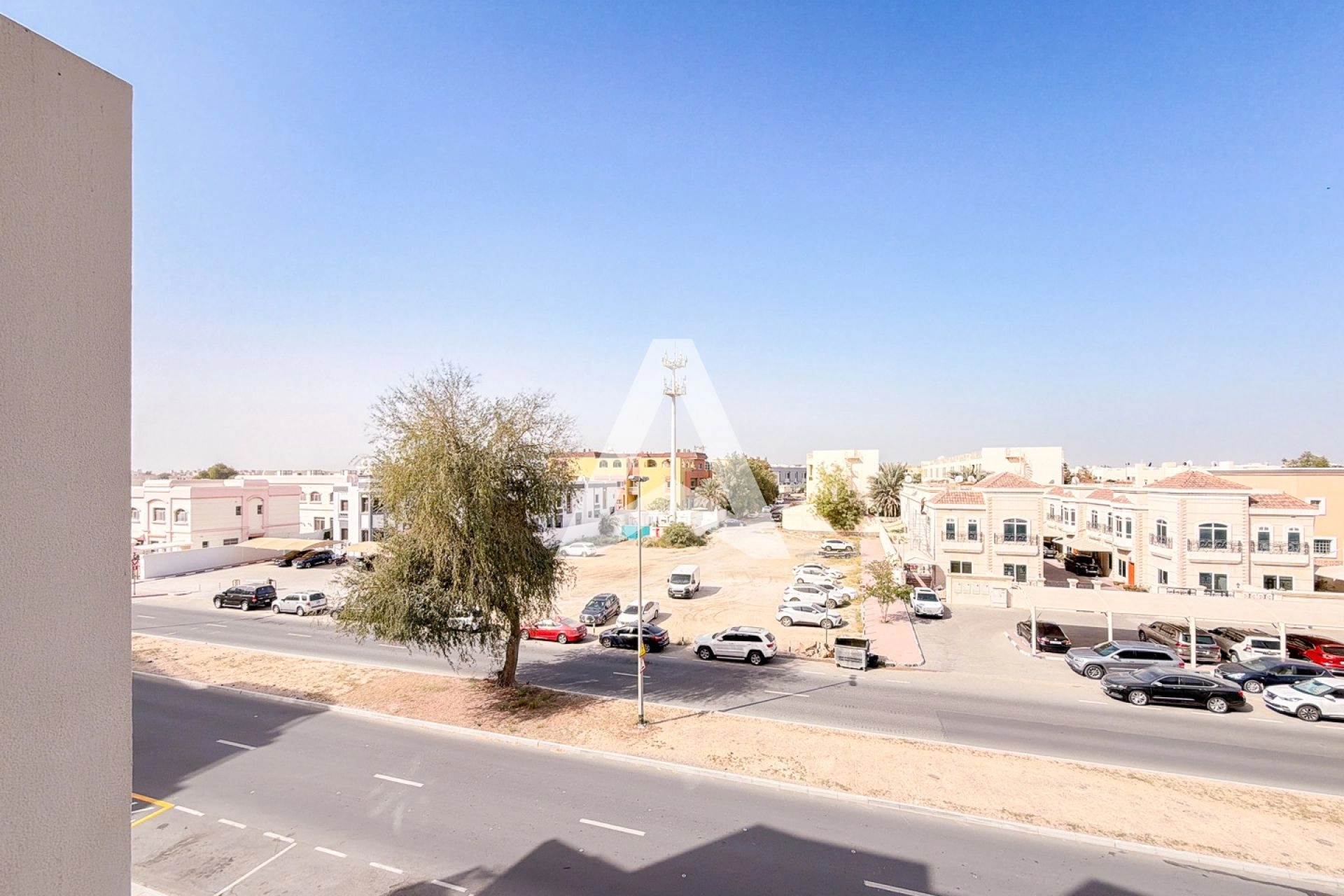 Displayed image from the thumbnail slider