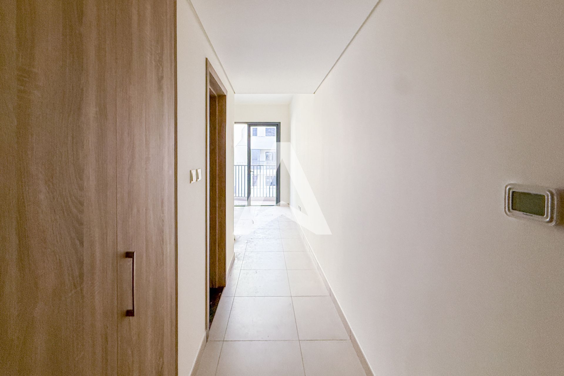 Displayed image from the thumbnail slider