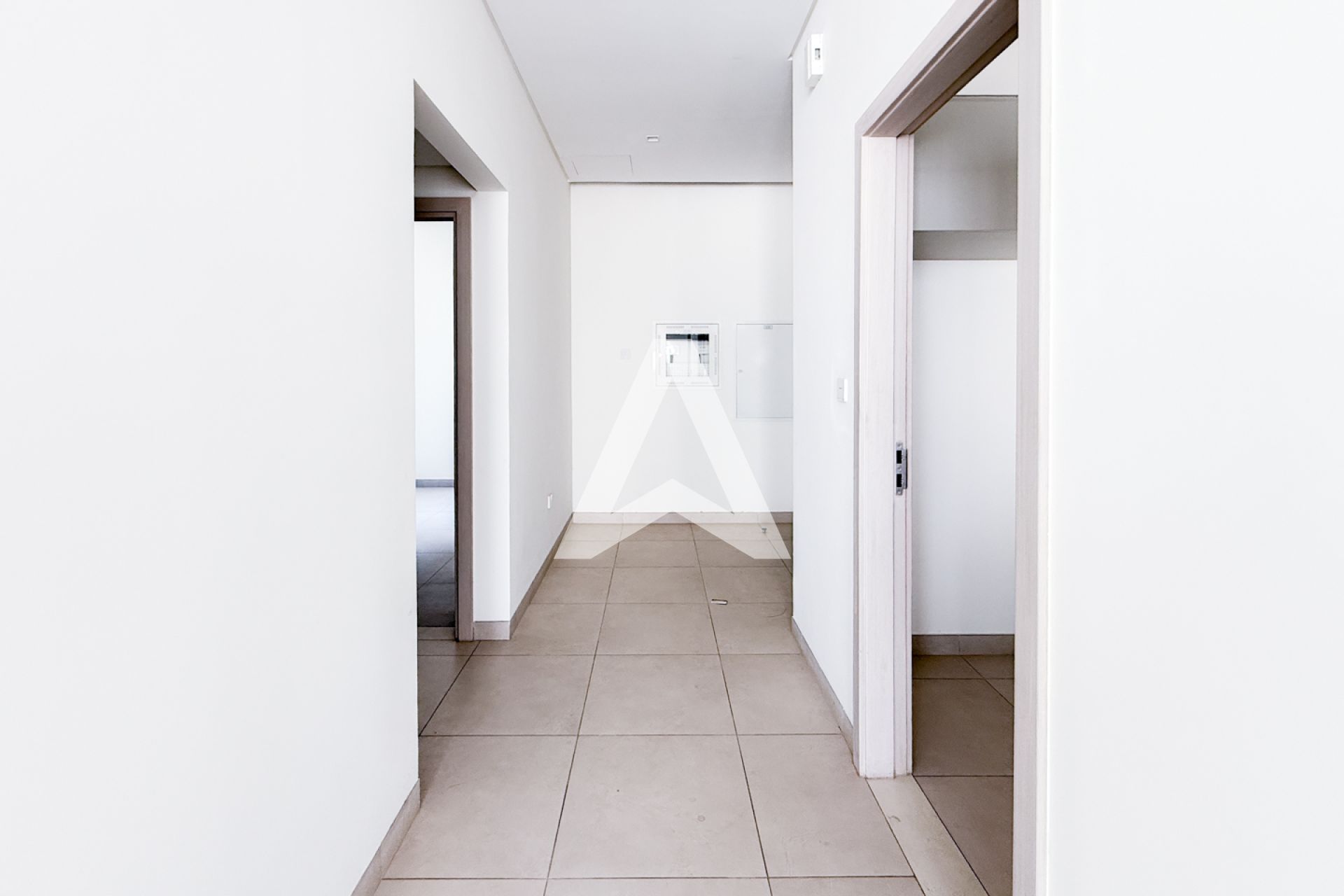 Displayed image from the thumbnail slider