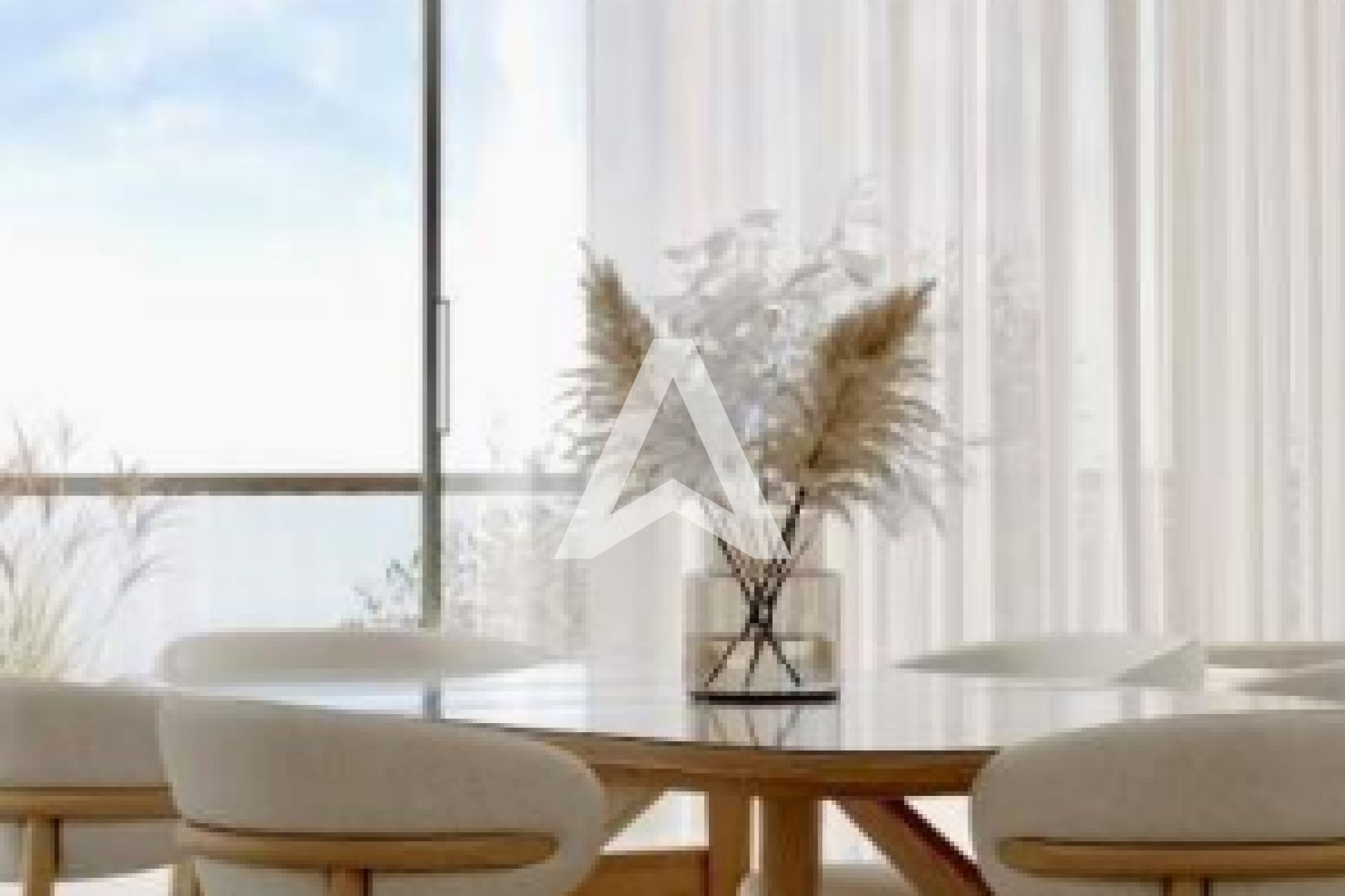 Displayed image from the thumbnail slider