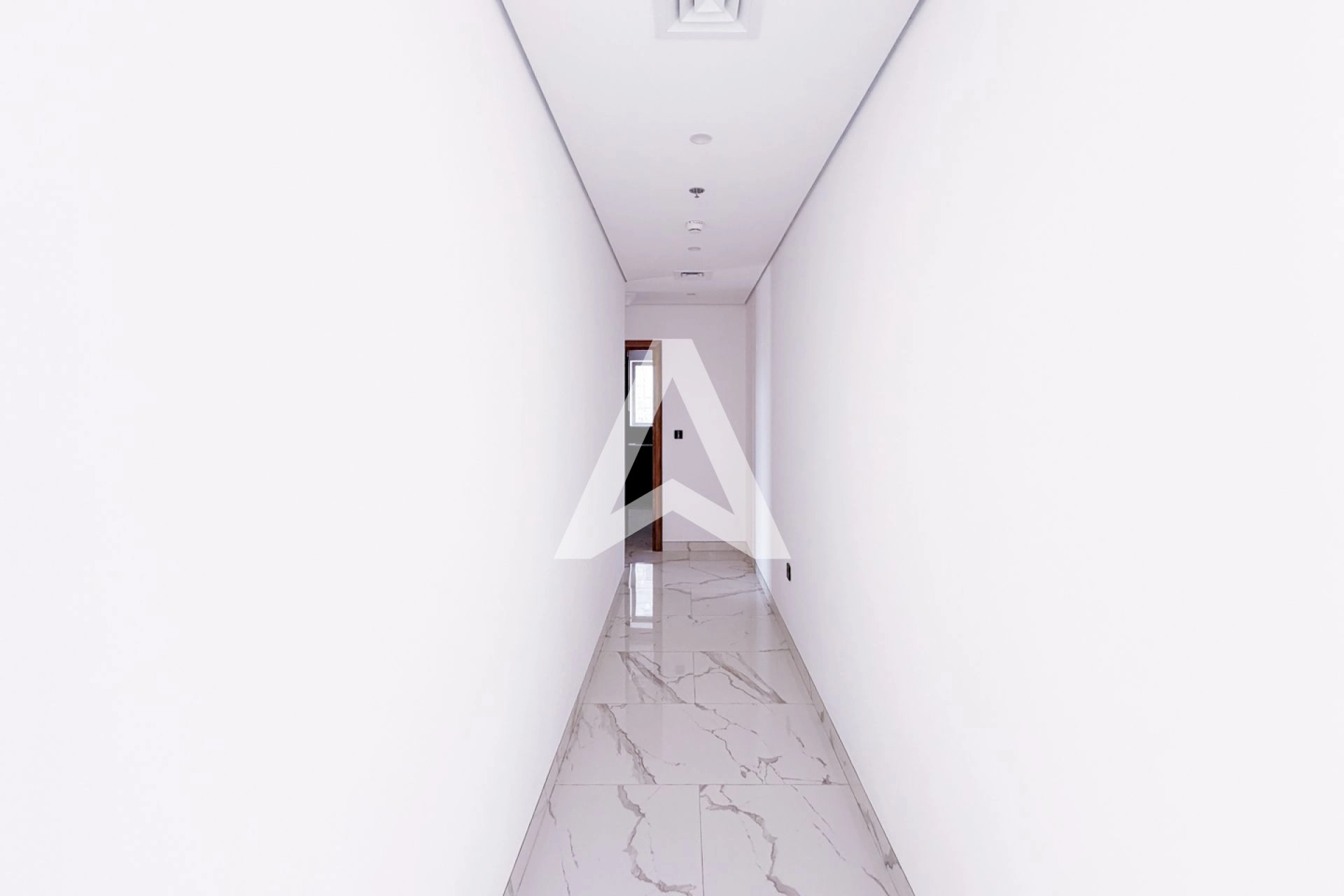 Displayed image from the thumbnail slider