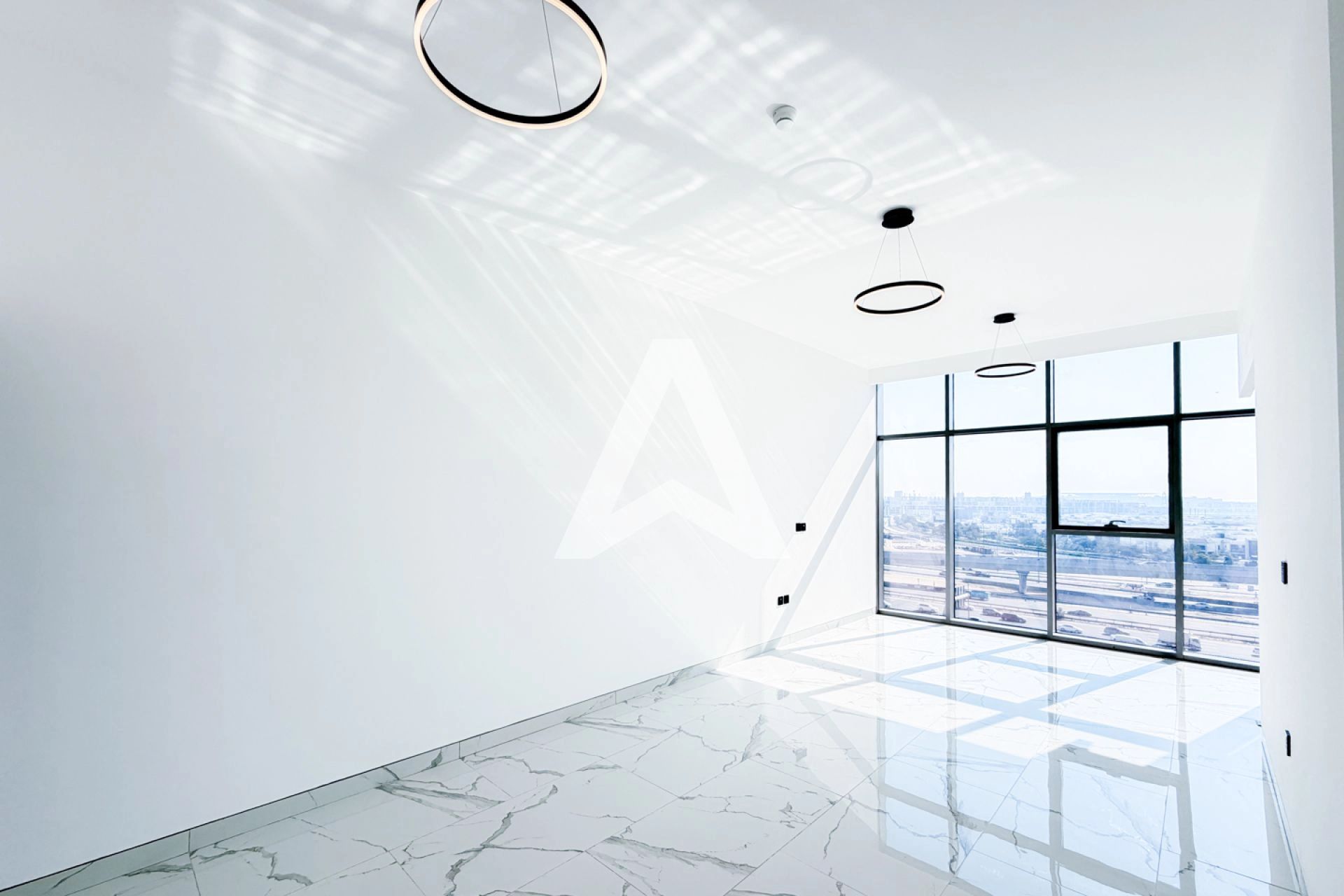 Displayed image from the thumbnail slider