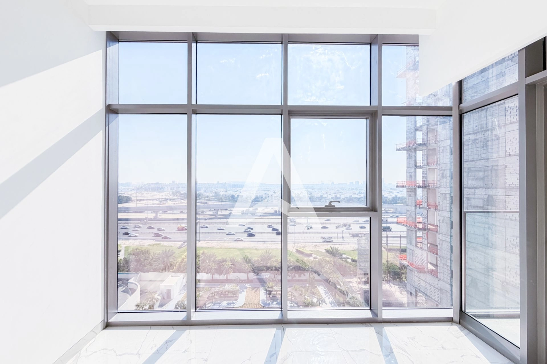 Displayed image from the thumbnail slider