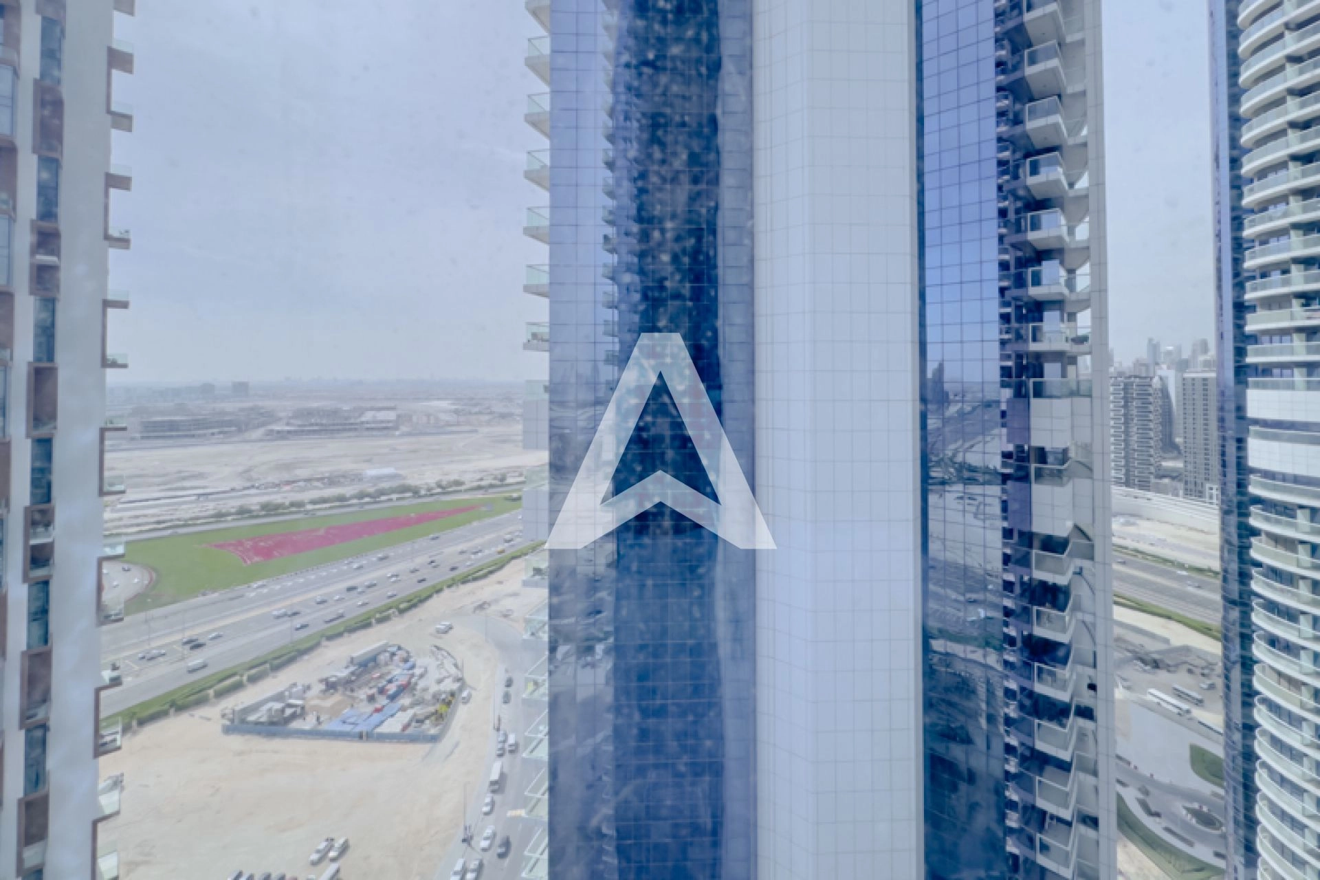 Displayed image from the thumbnail slider