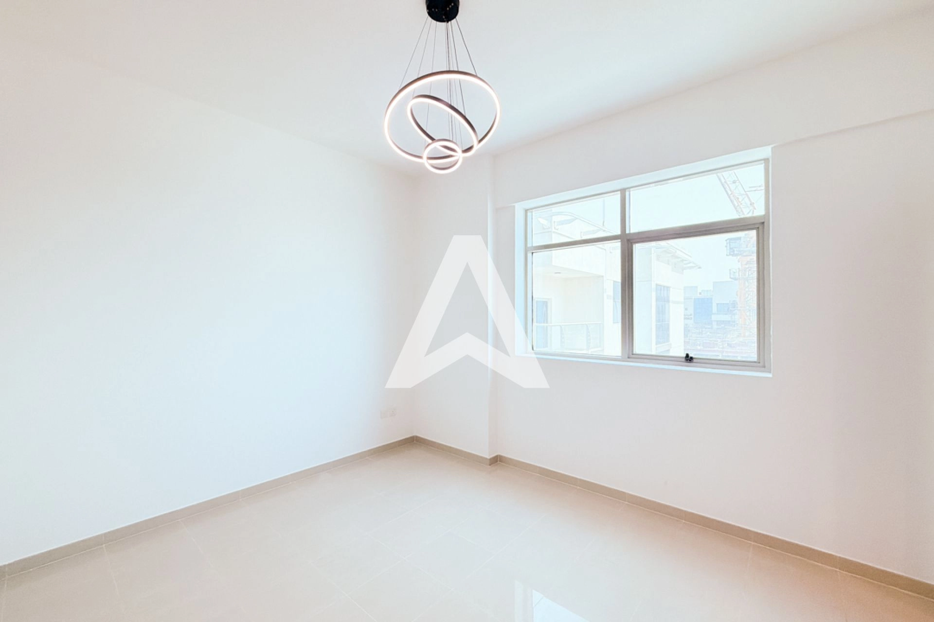 Displayed image from the thumbnail slider