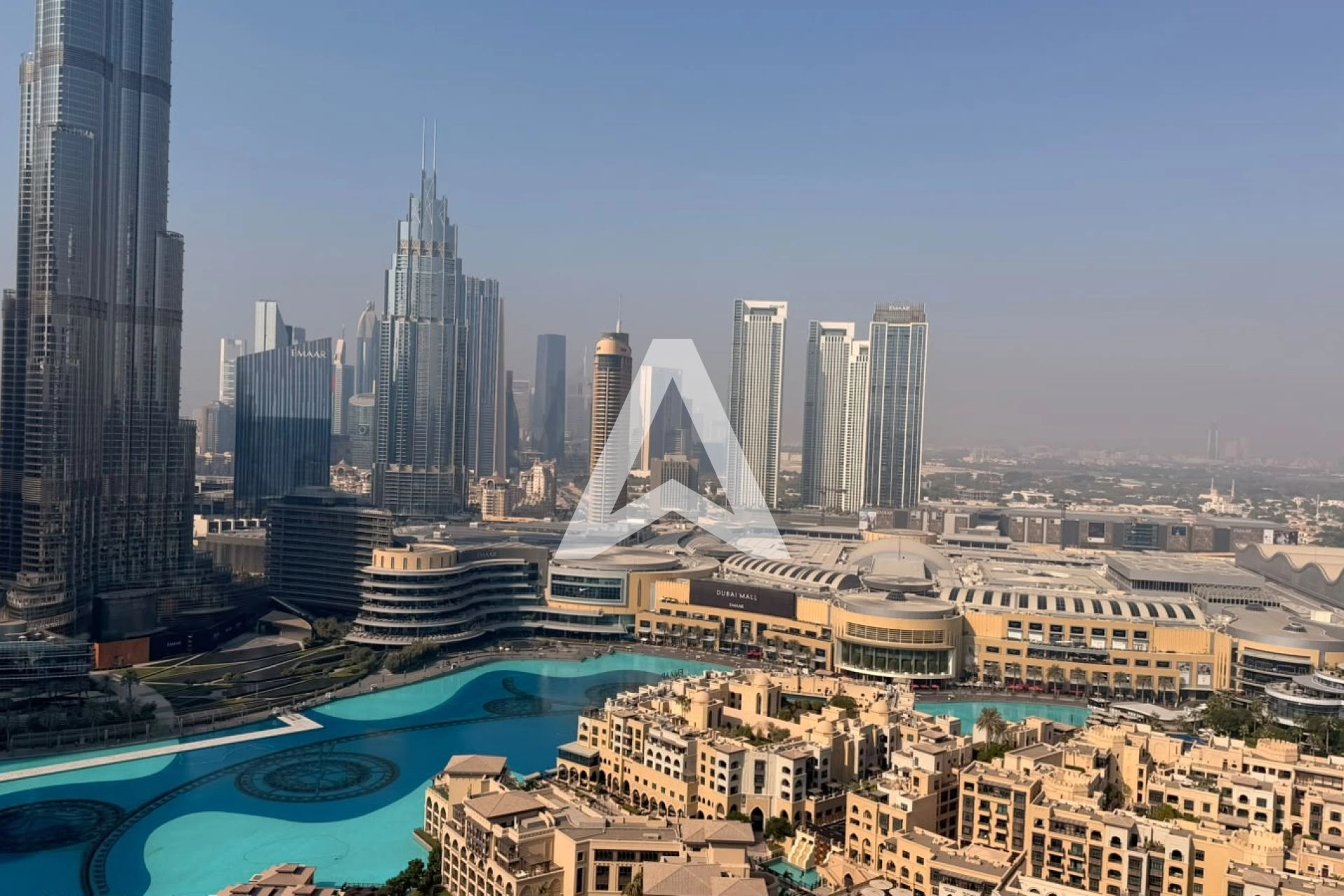 Displayed image from the thumbnail slider