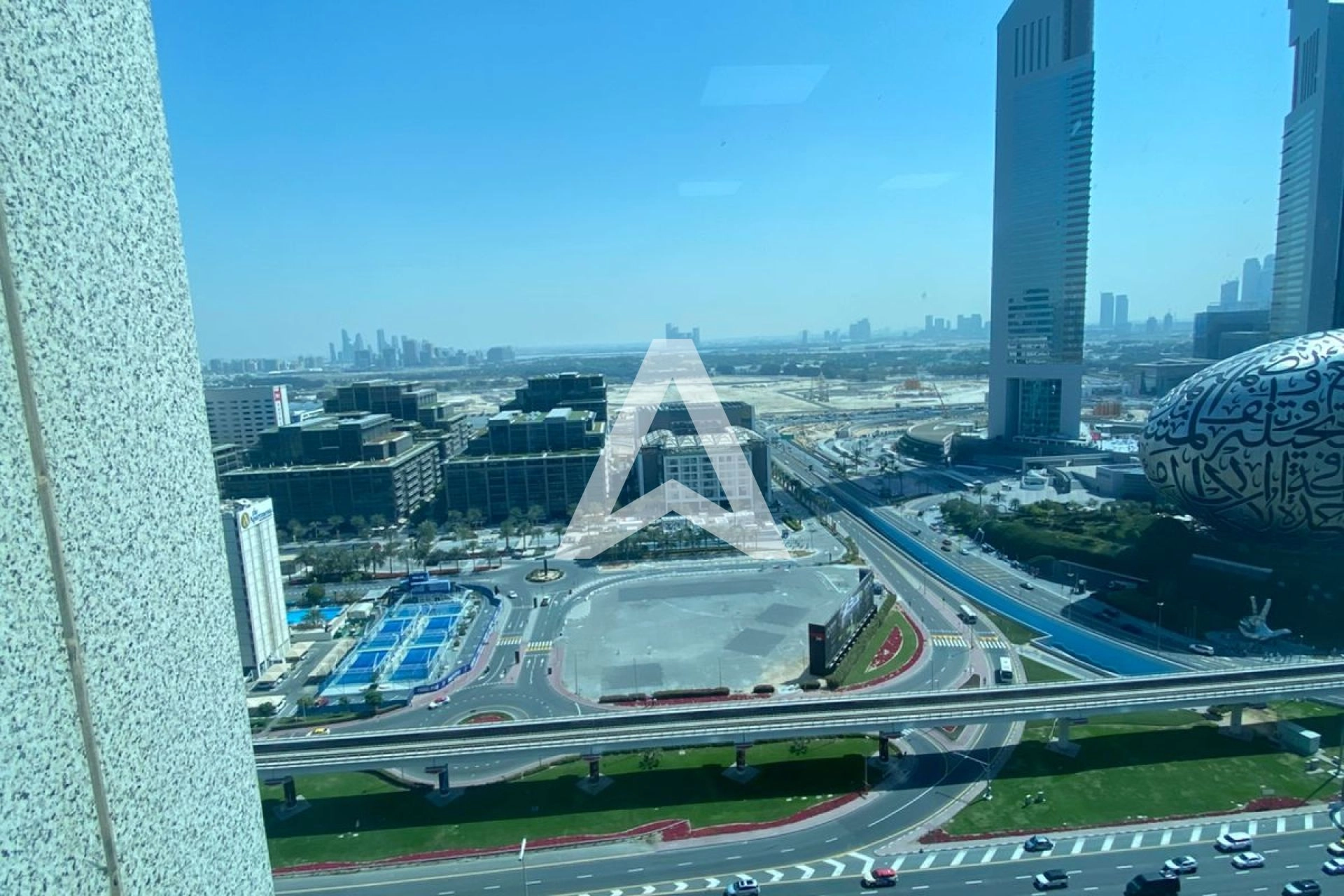 Displayed image from the thumbnail slider