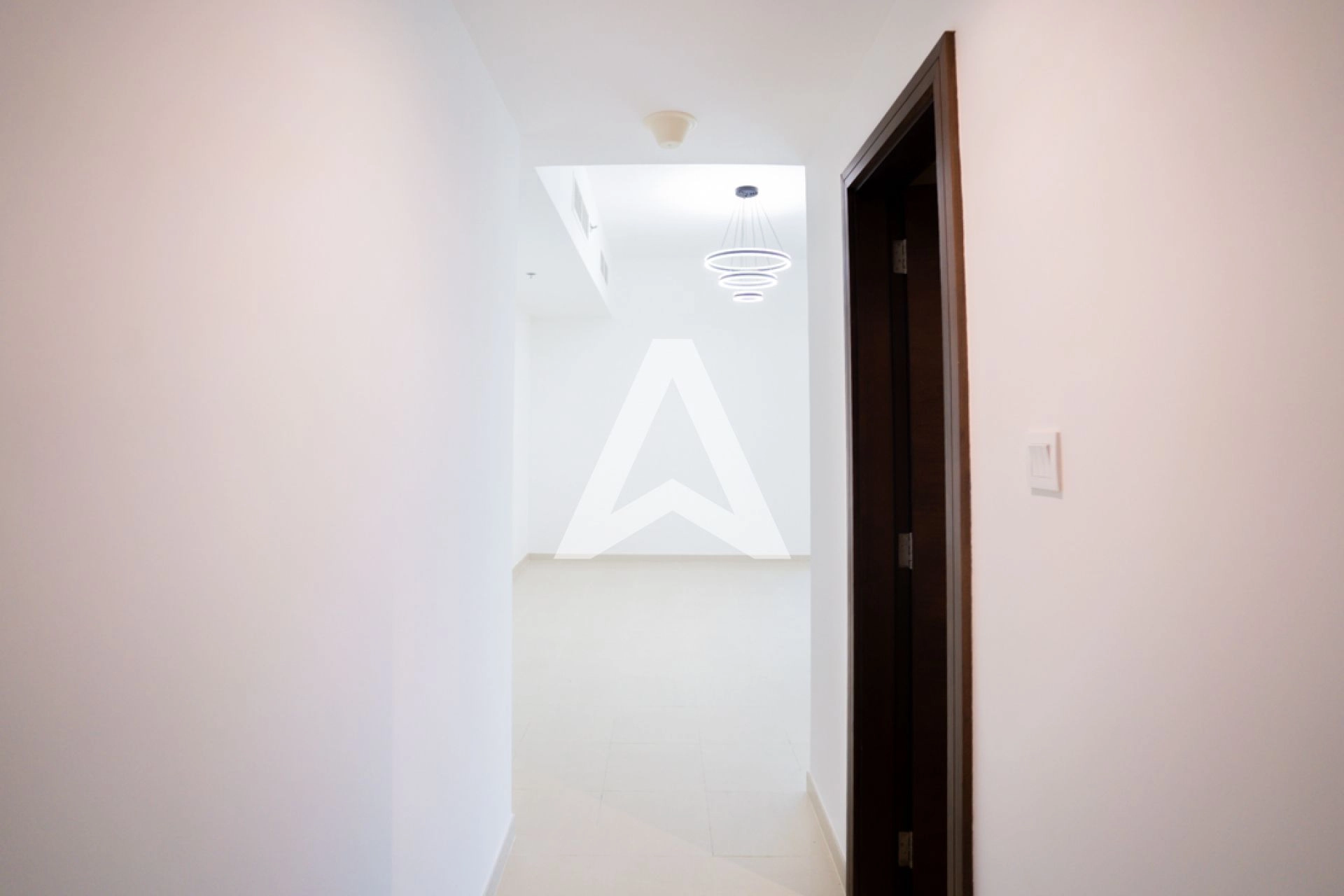 Displayed image from the thumbnail slider