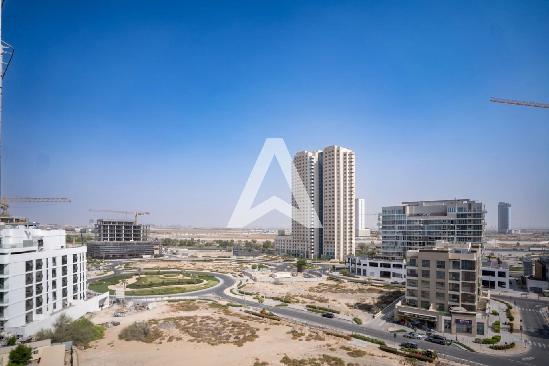 Displayed image from the thumbnail slider