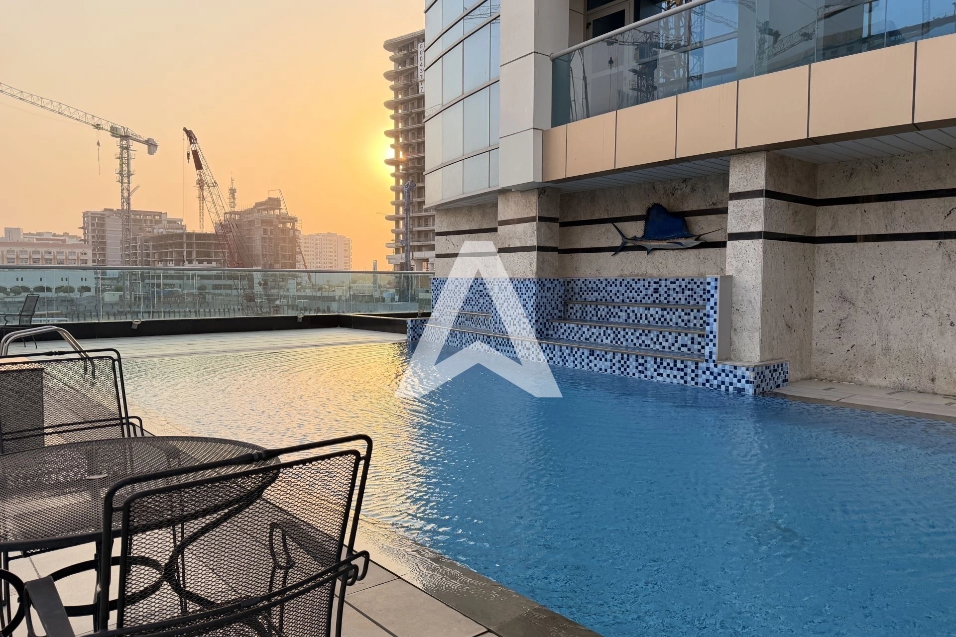 Displayed image from the thumbnail slider
