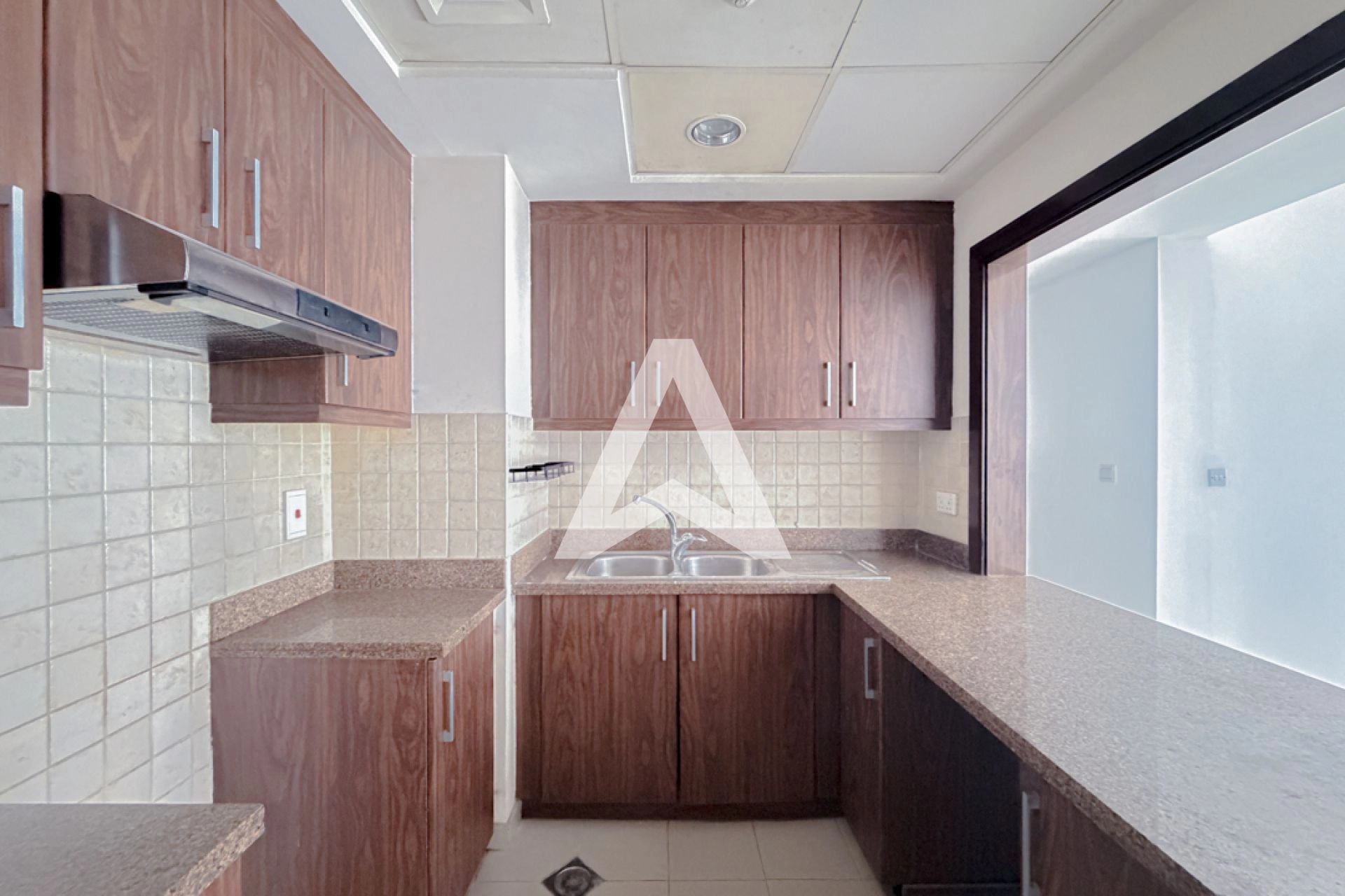 Displayed image from the thumbnail slider