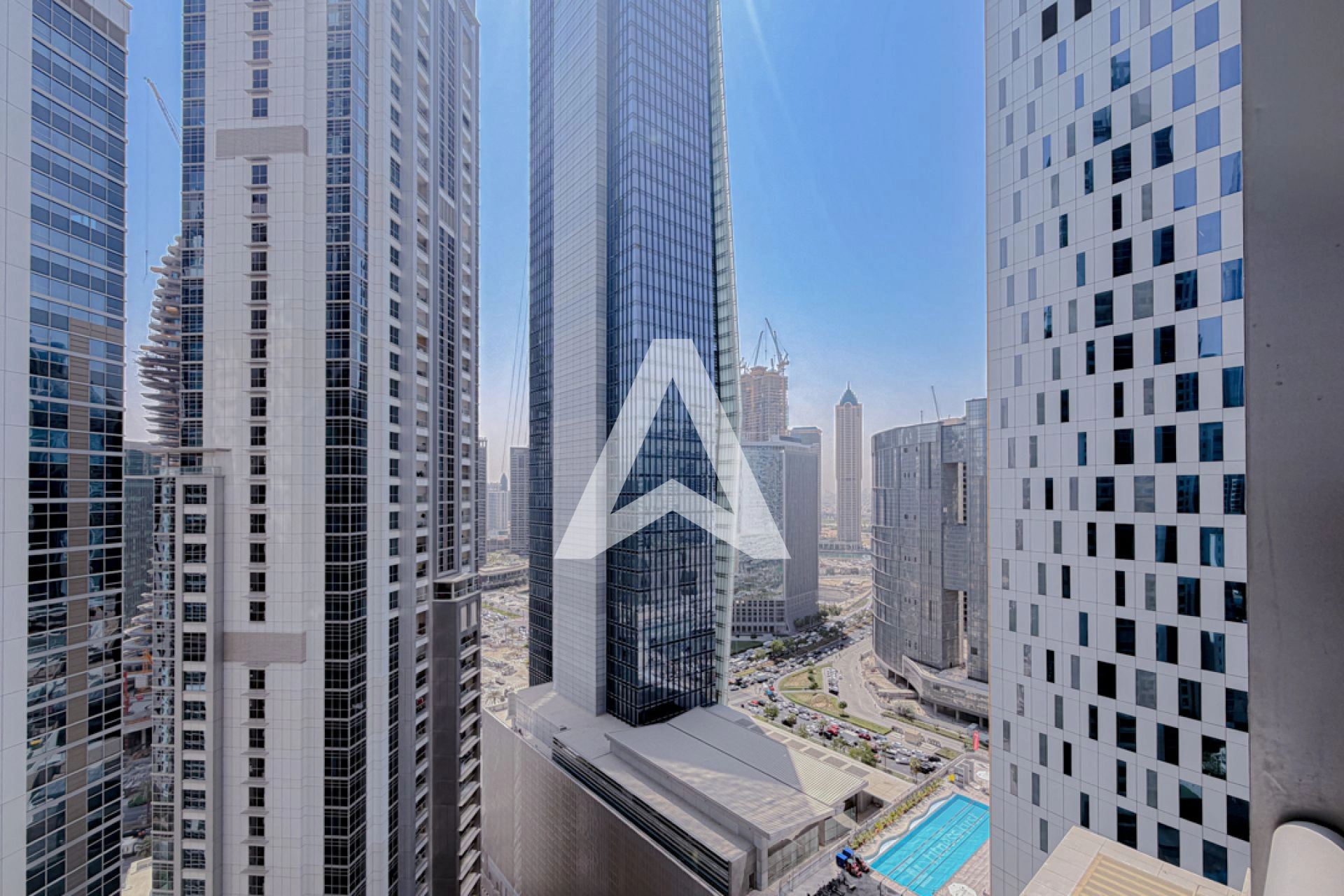 Displayed image from the thumbnail slider