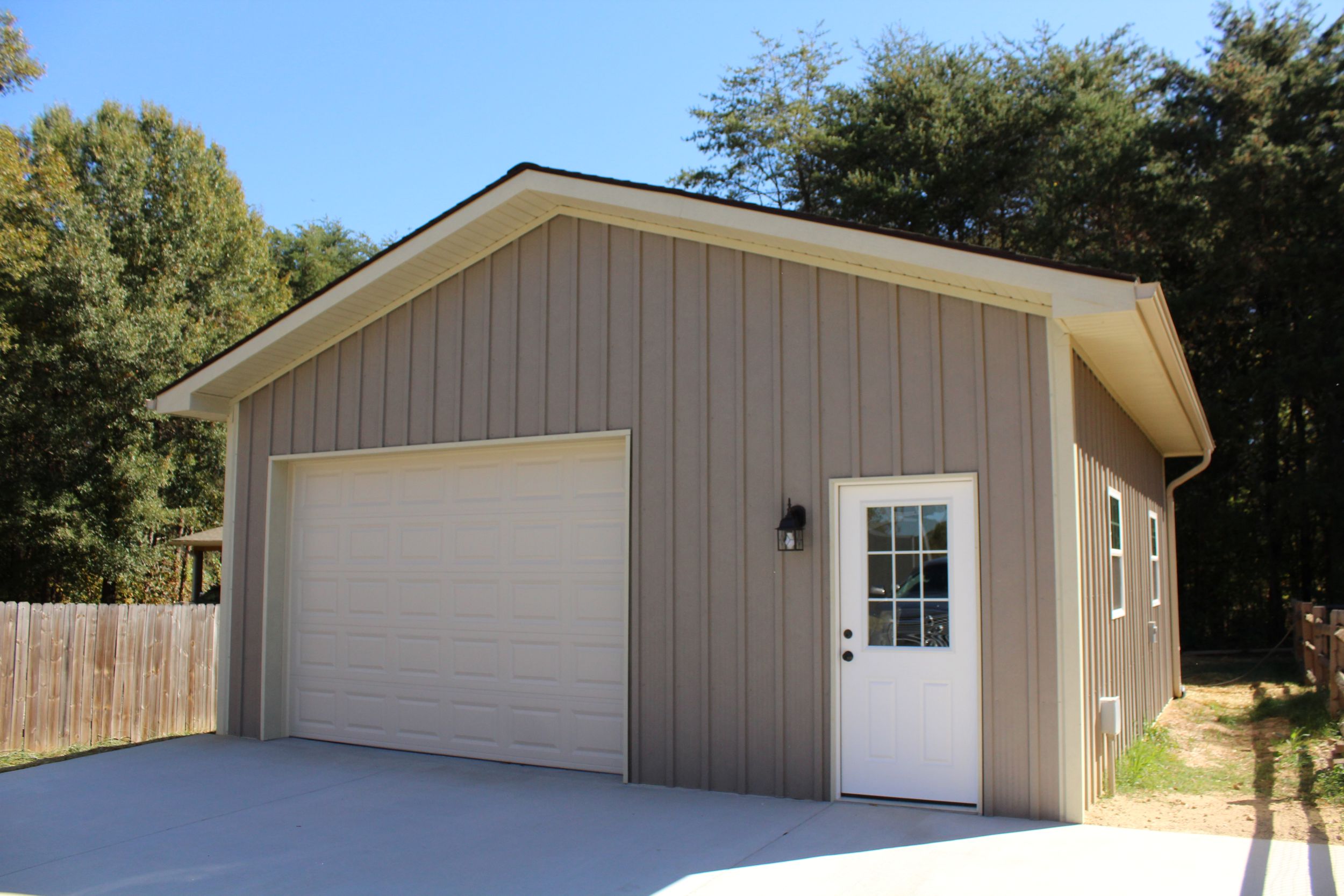 Custom garage in North Carolina built by Carolina Custom Barns