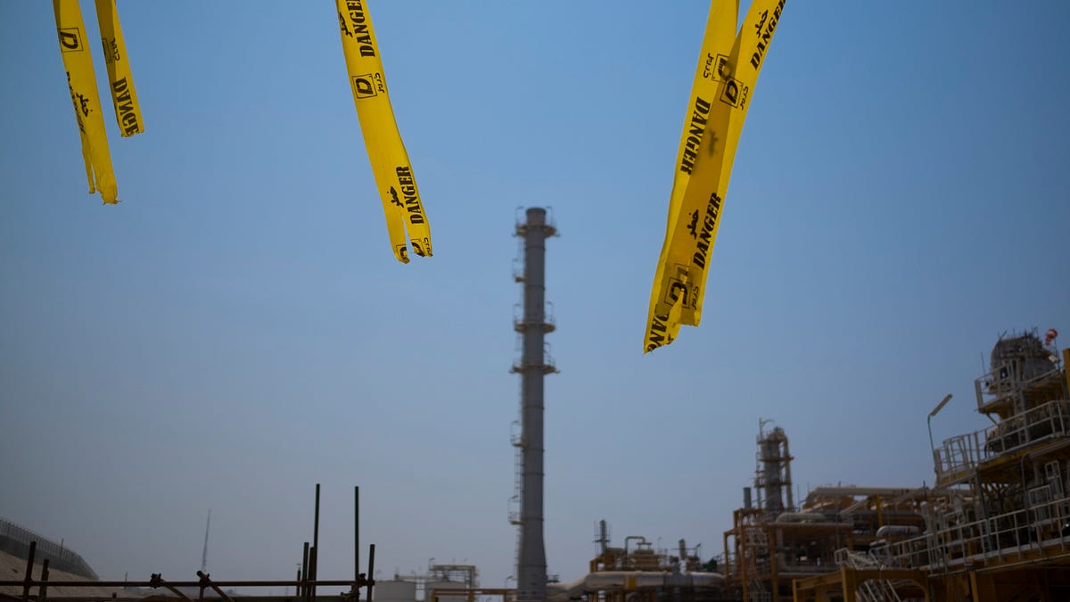 Iranians Return to South Pars Gas Complex to Repair and Rebuild