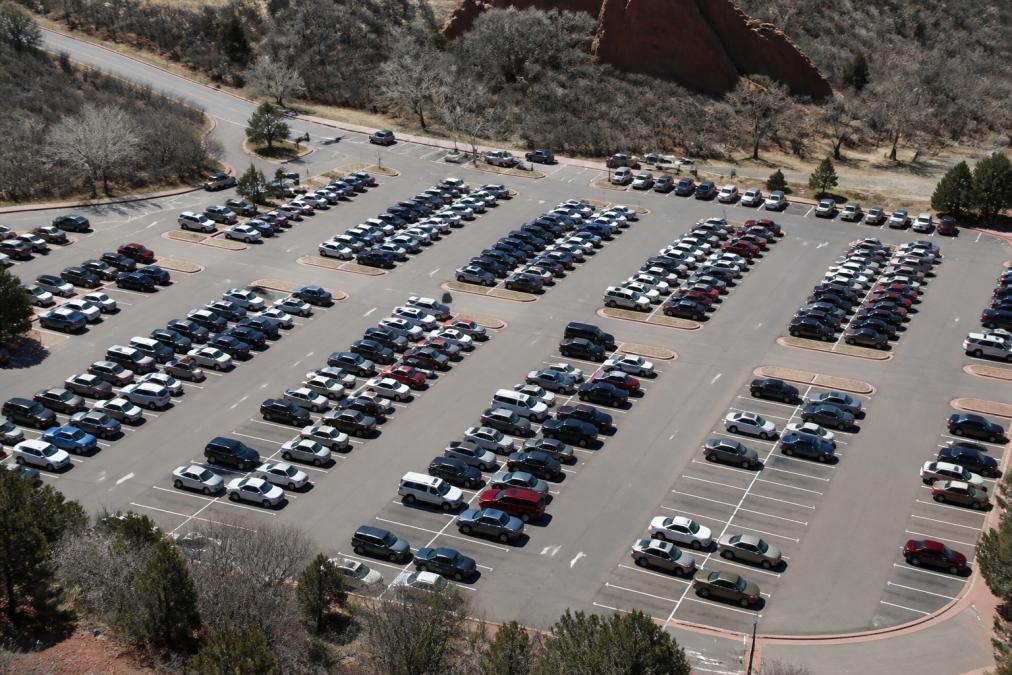 Professional illustration showing driving time to Garden of the Gods