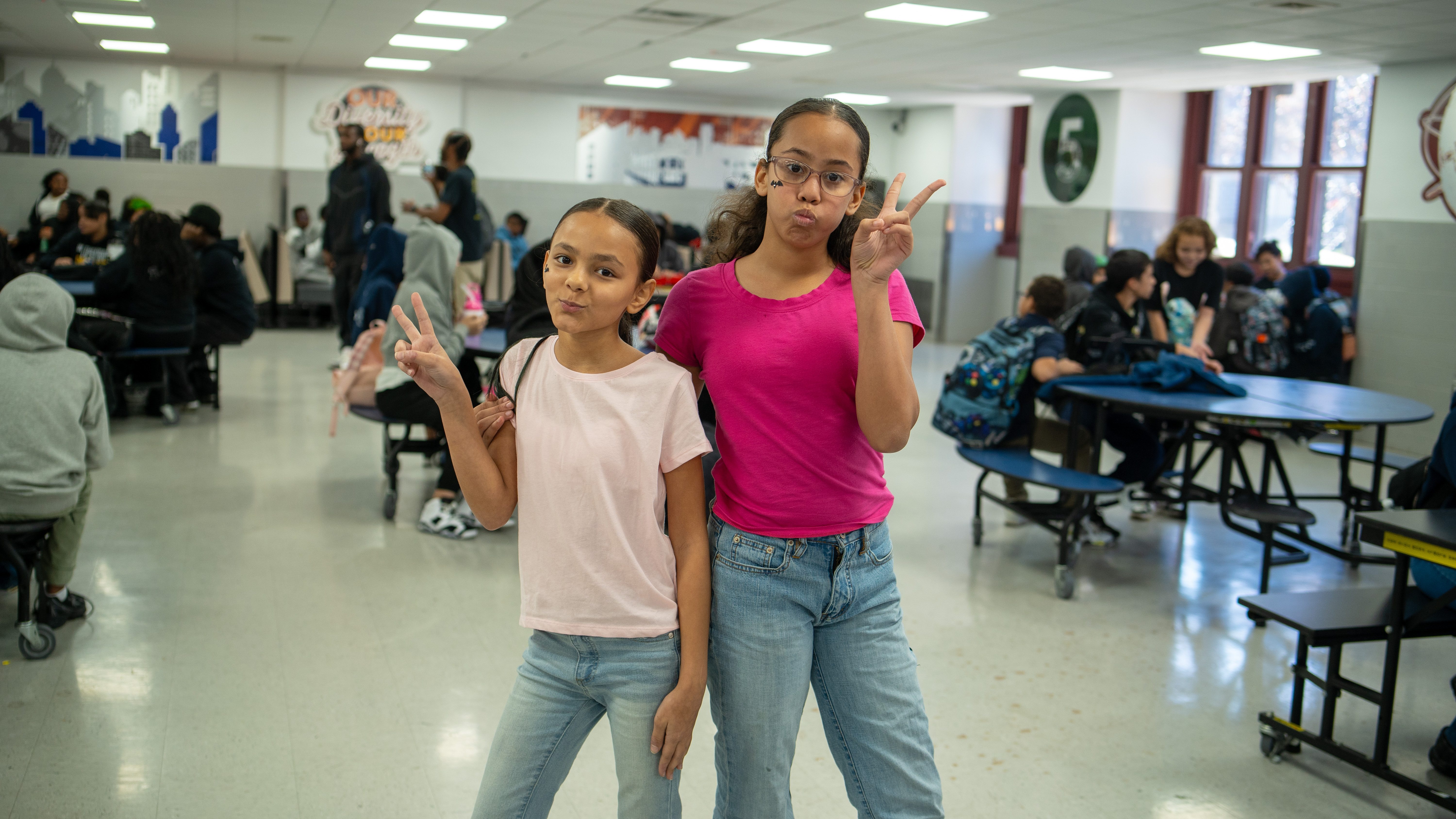 Students dressed alike for Twin Day