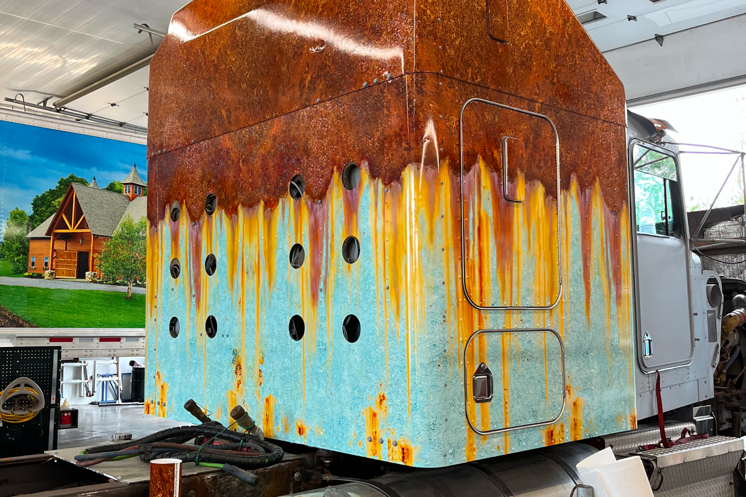 Rear view of rusty patina wrap.