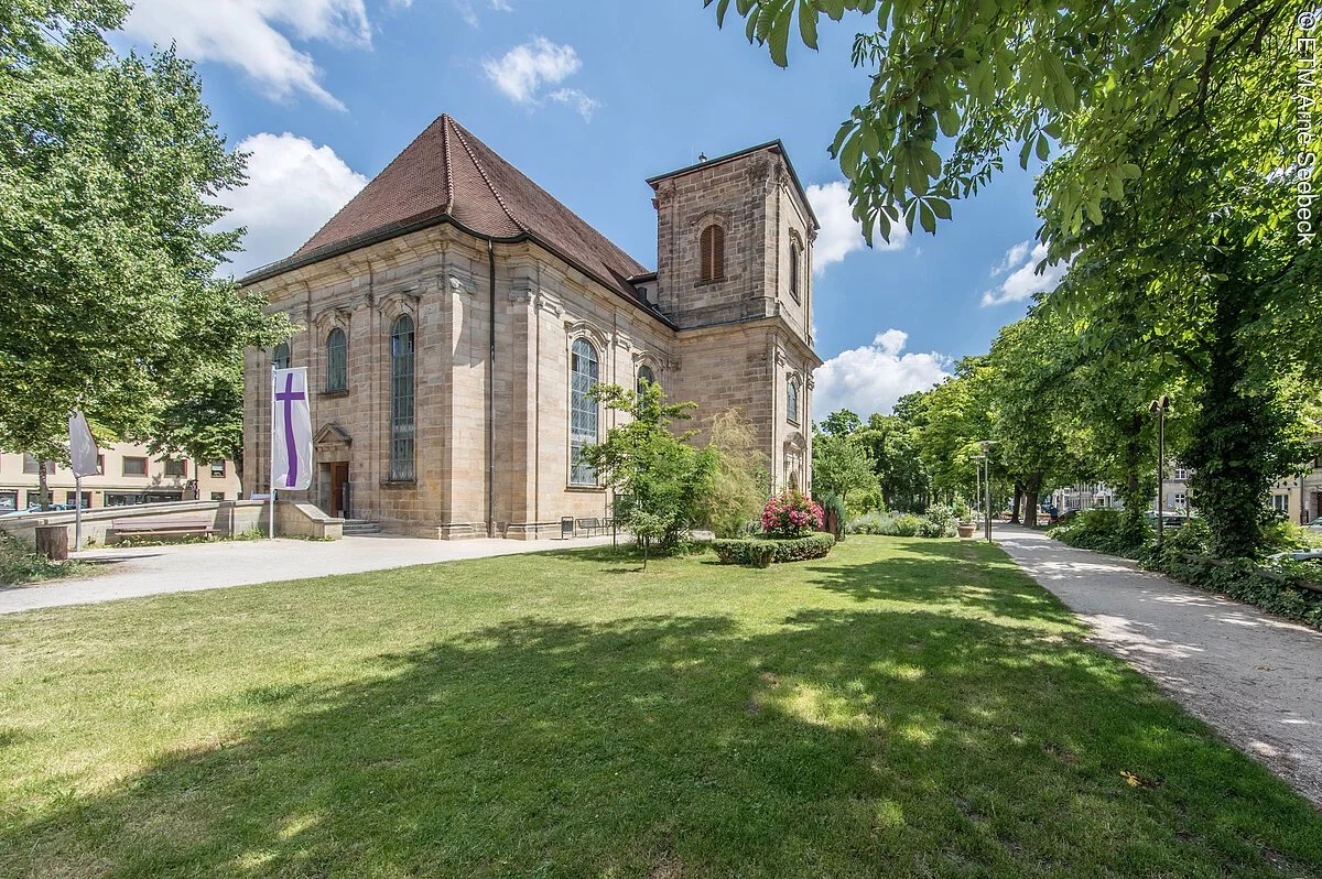 Die Kirche Kreuz und Quer von ausßen