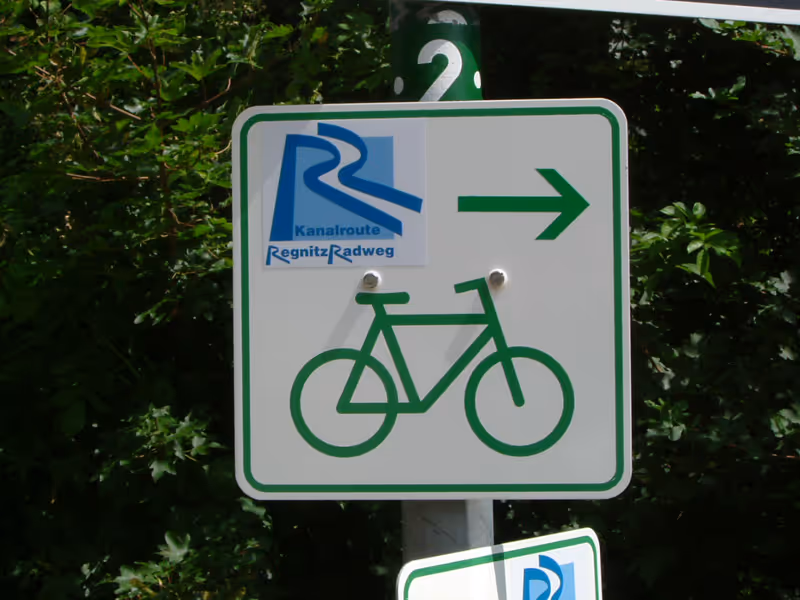 Hinweisschild auf den Regnitz-Radweg