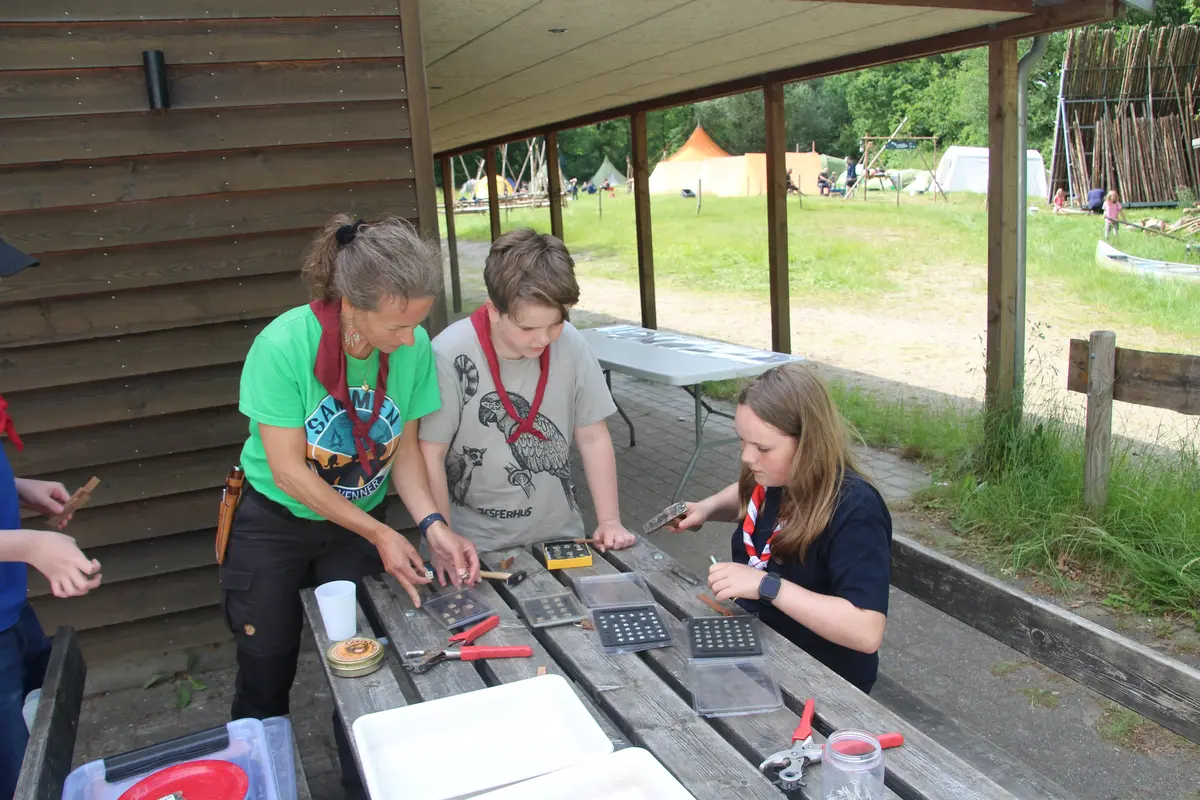 A woman teaching kids about tools