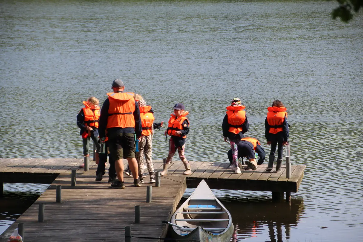 A group of people getting ready for sailing