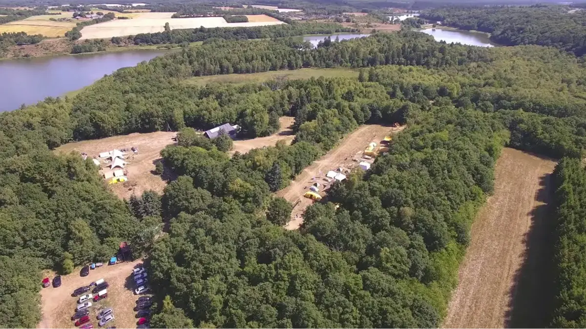 A birds-eye-view of the campsite