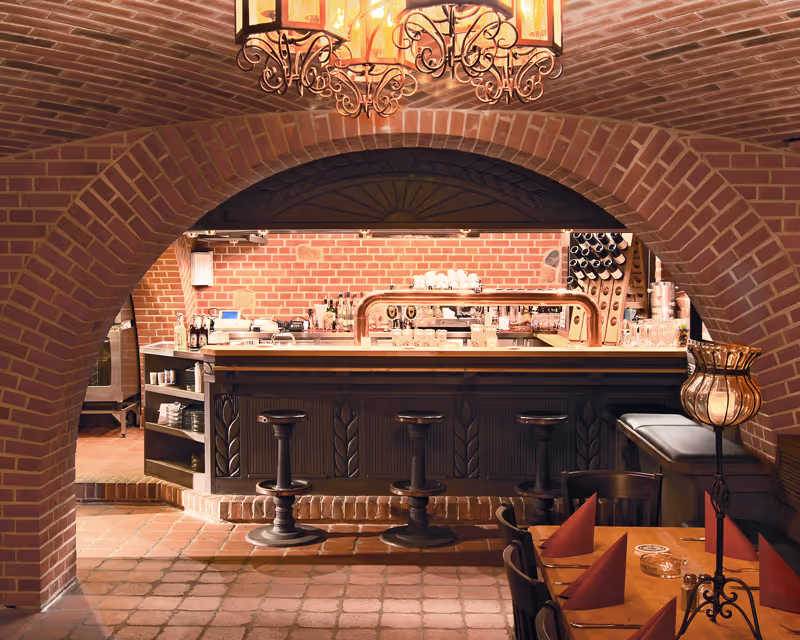 Uriges Ambiente im Vielanker Gewölbekeller: Die ideale Location für Whisky-Tastings, private Feiern und gemütliche Abende.