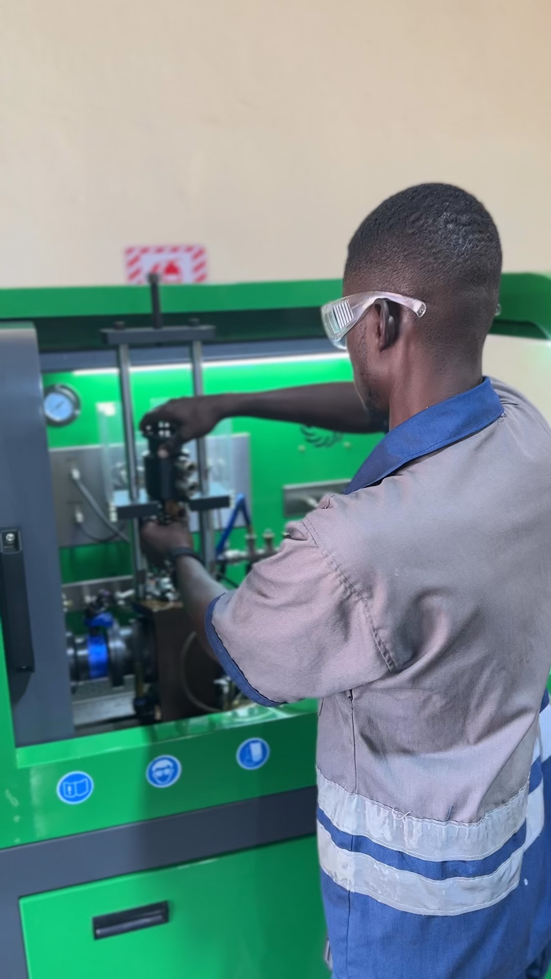 [background image] image of elegant retail setting (for a jewelry store)