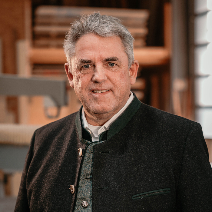 Manfred Axenbeck ist Schreinermeister, Geschäftsführer, Inhaber und Gründer der Schreinerei Axenbeck GmbH