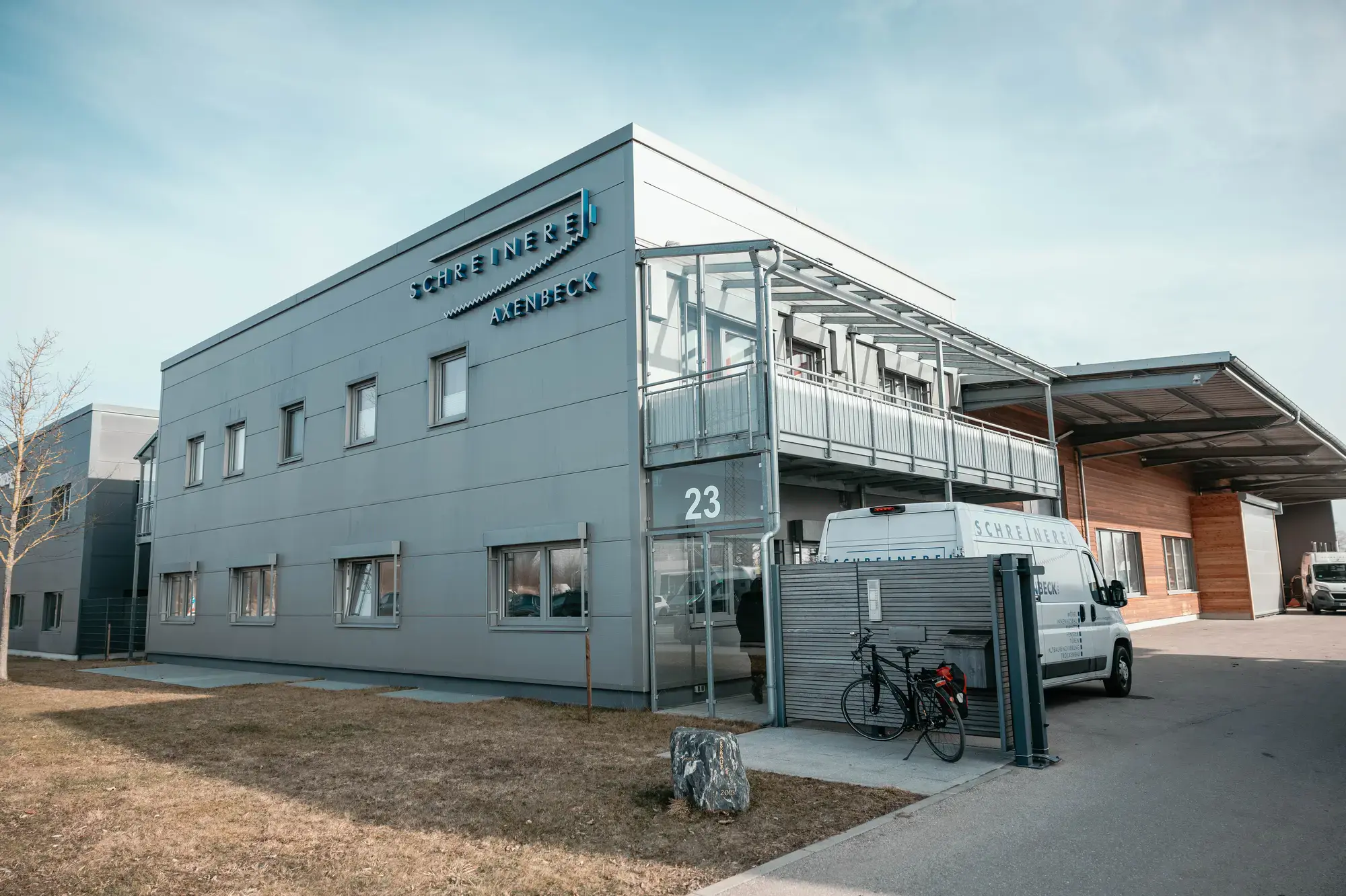Firmengebäude der Schreinerei Axenbeck in Unterföhring