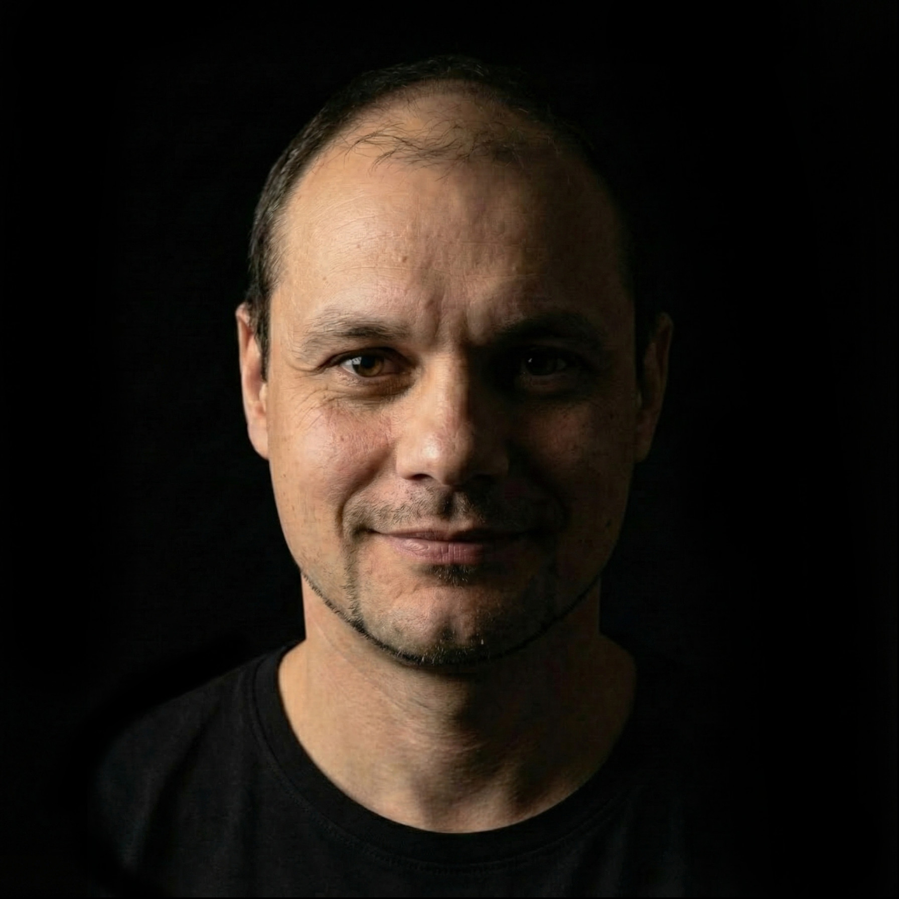 Photo of the founder Sascha Beck, frontal view