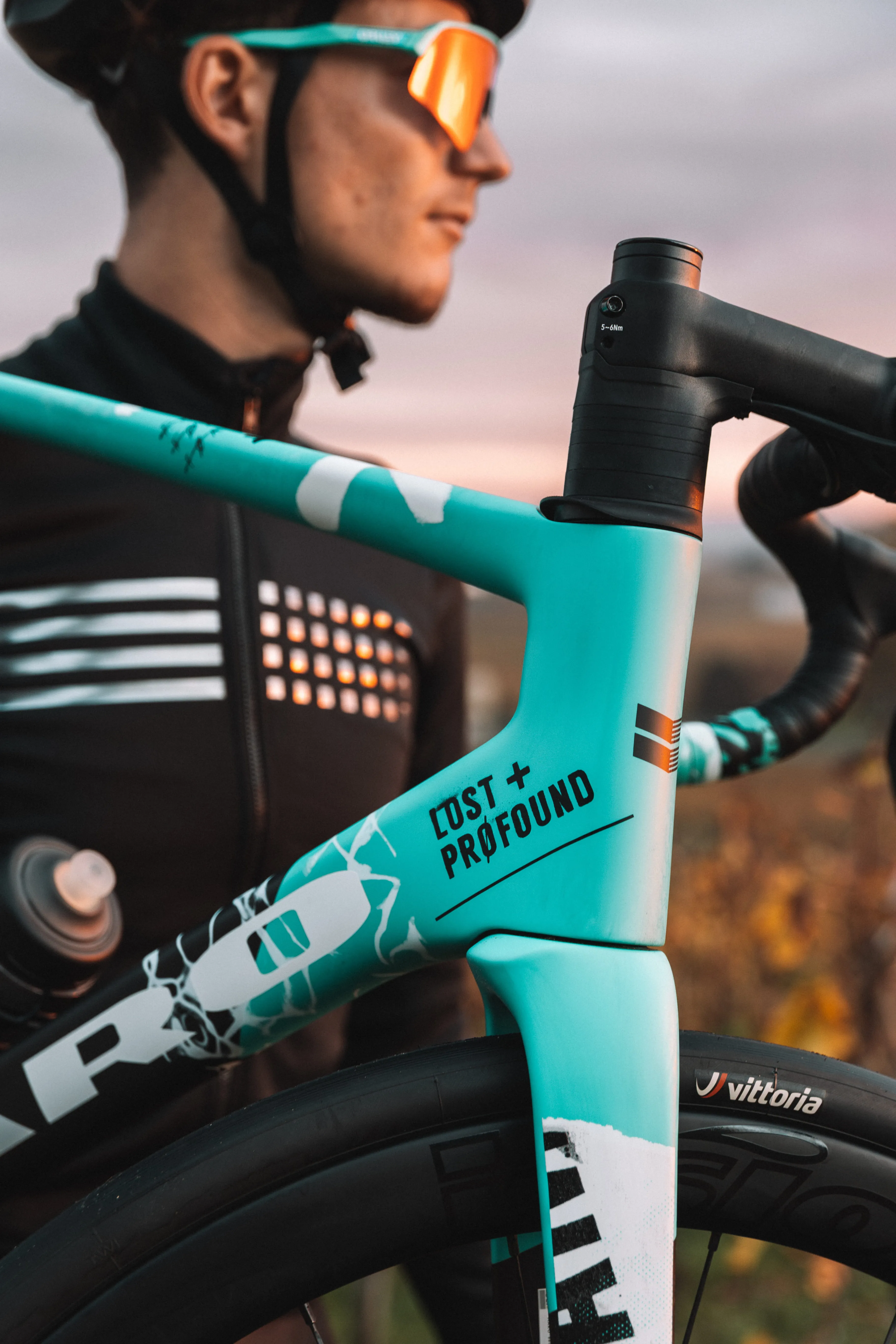 cycliste avec un vélo de course