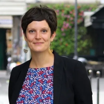 Photo portrait de Karine Sage, partenaire de la Combinerie.