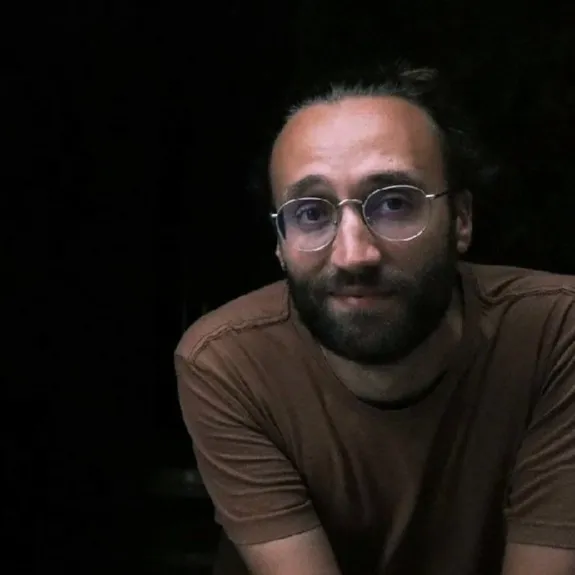 Photo portrait de Gugliemo Fernandez Garcia, partenaire de la Combinerie.