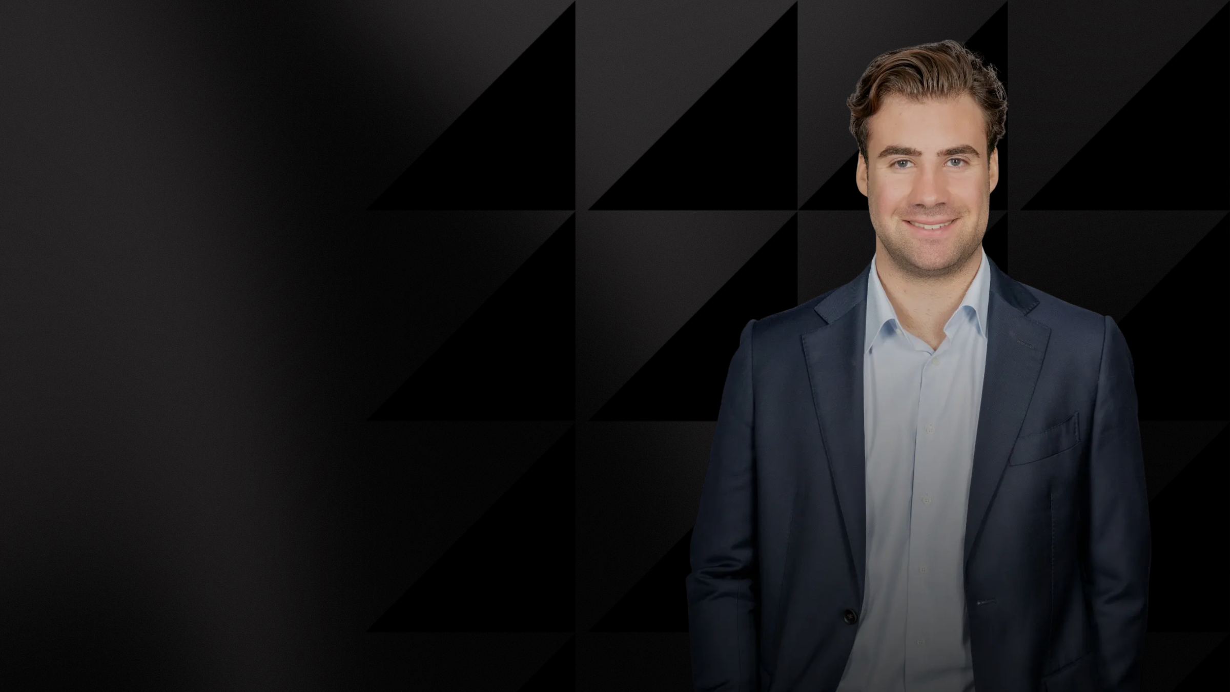 Portrait eines Immobilienberaters im Büro