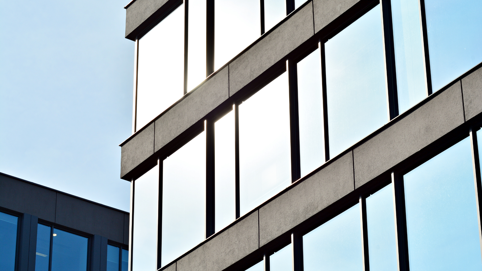 Bürogebäude mit moderner Architektur