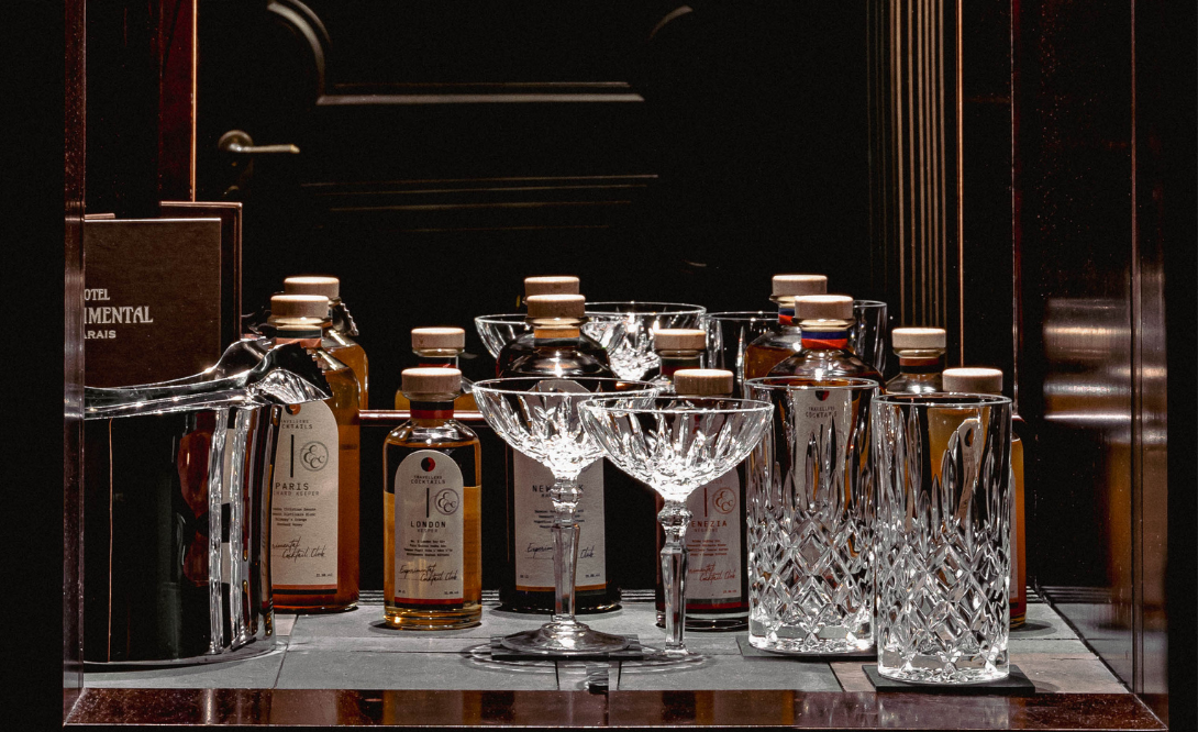 American Bar at Experimental Marais, a sophisticated spot for signature cocktails in Paris.